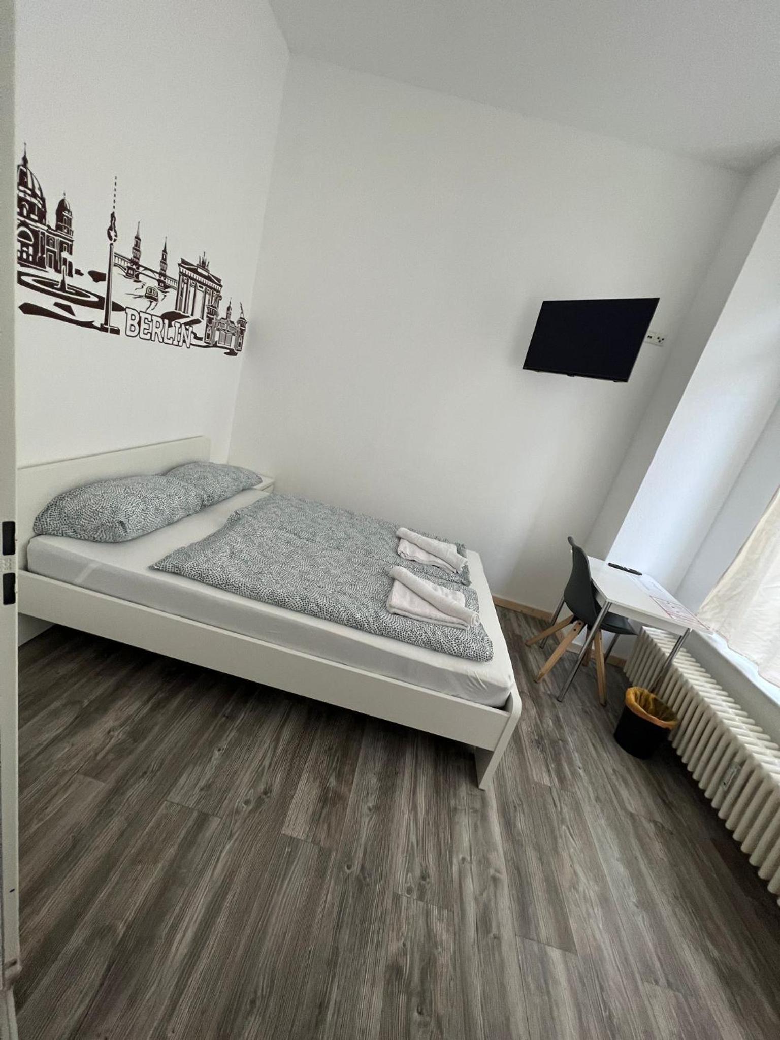 Doppelbettzimmer mit Gemeinschaftsbad photo 1