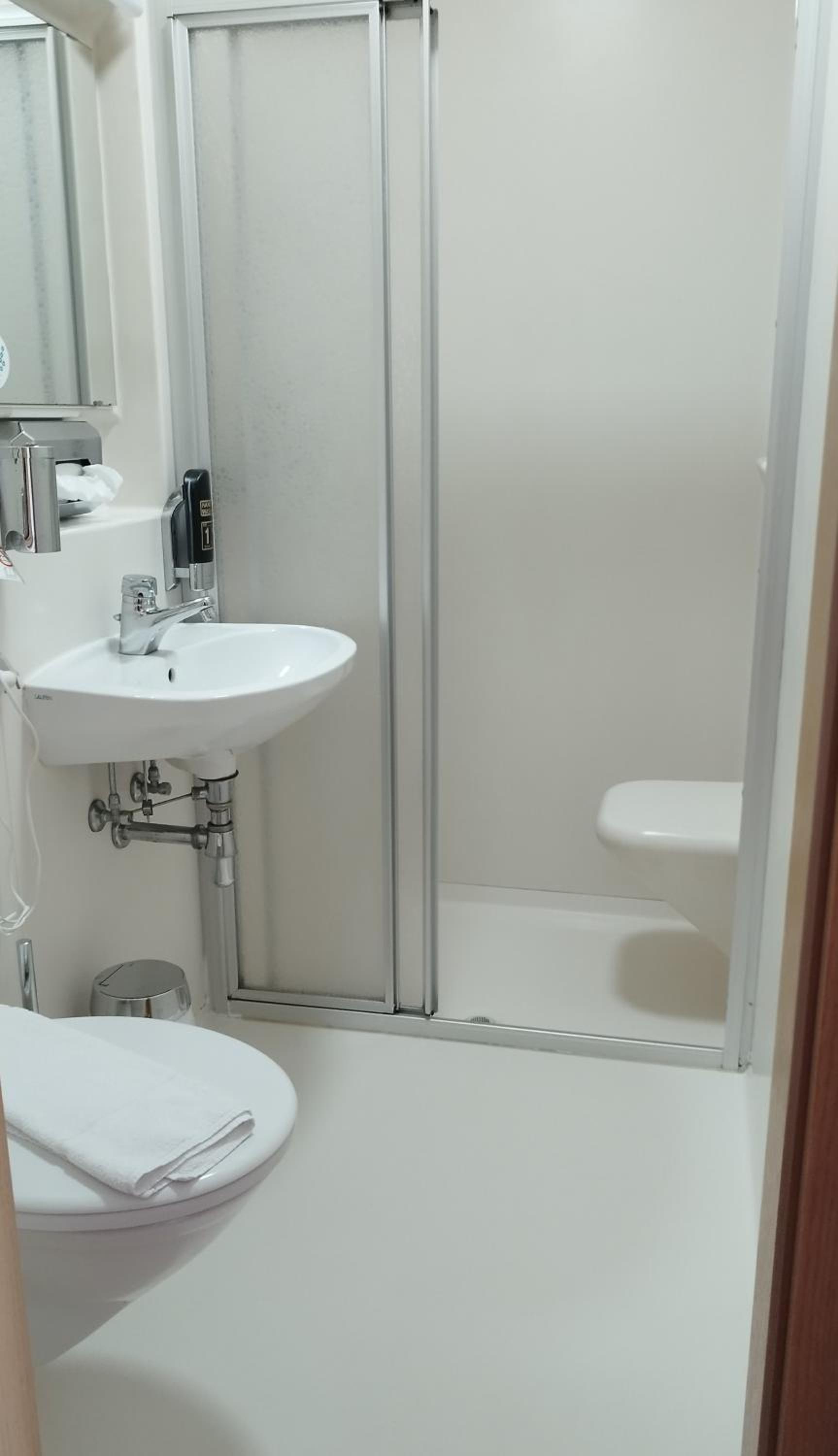 Small Double Room - Photo 4