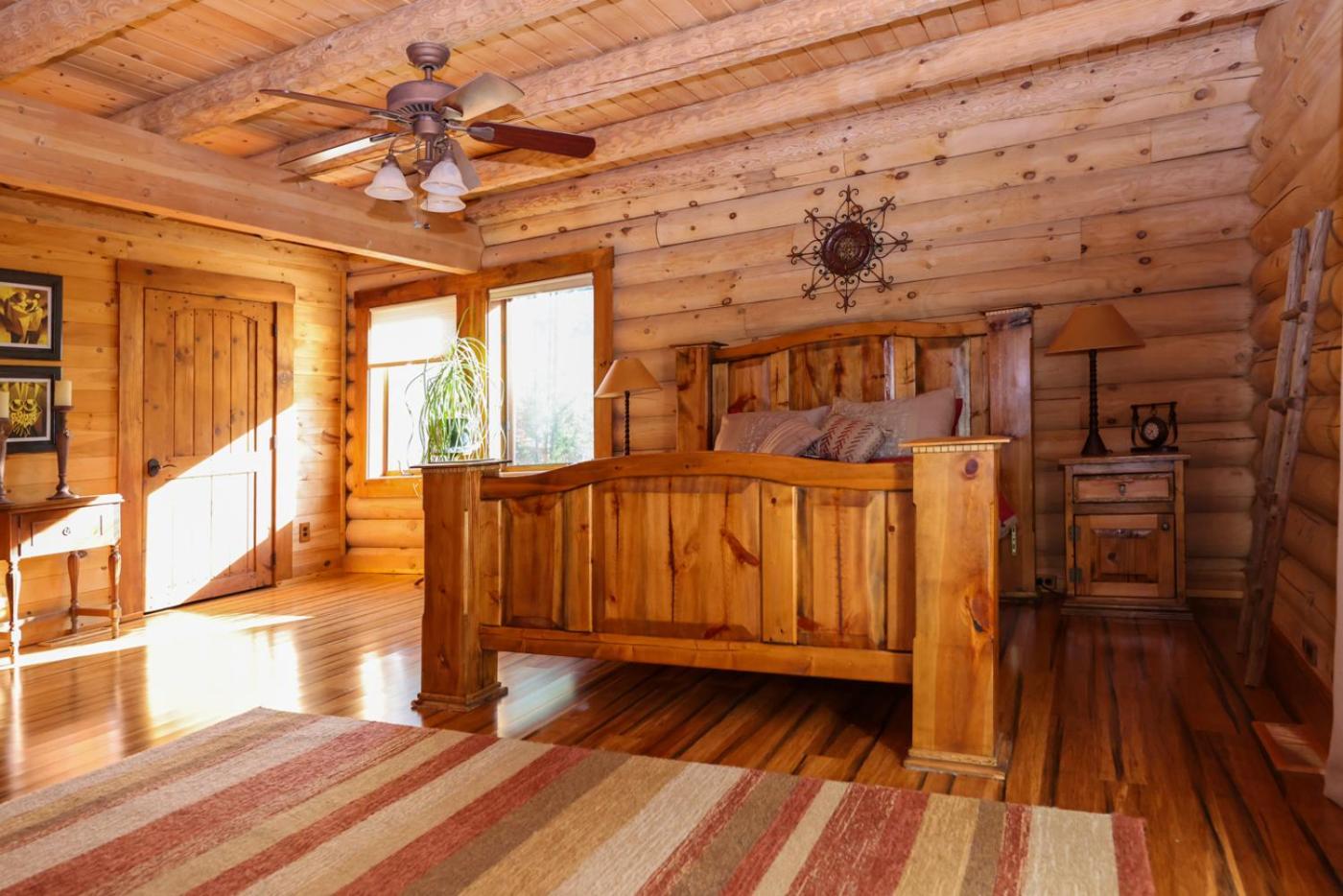 Three-Bedroom House photo 3
