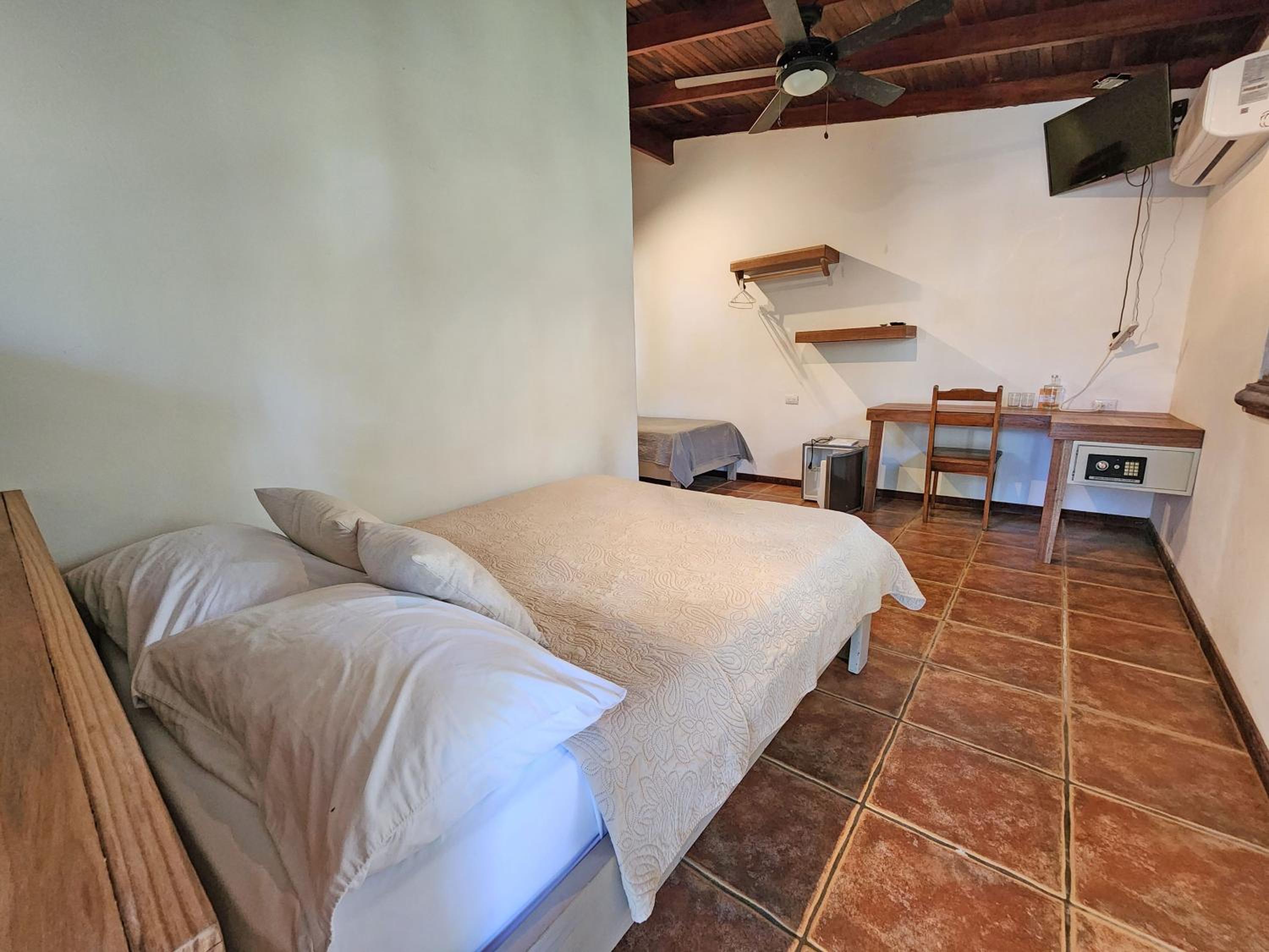 Economy Triple Room - Photo 4