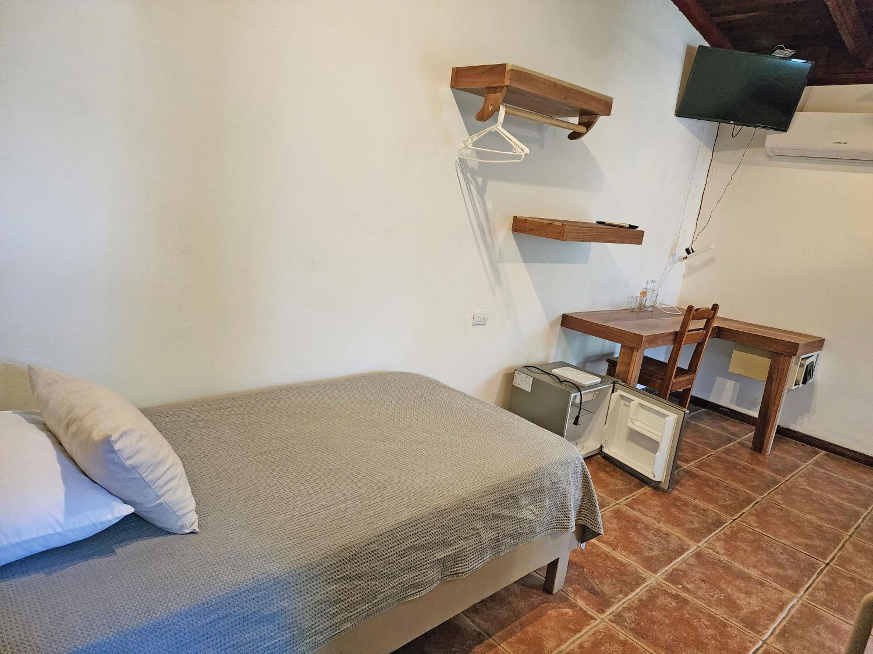 Economy Triple Room - Photo 3