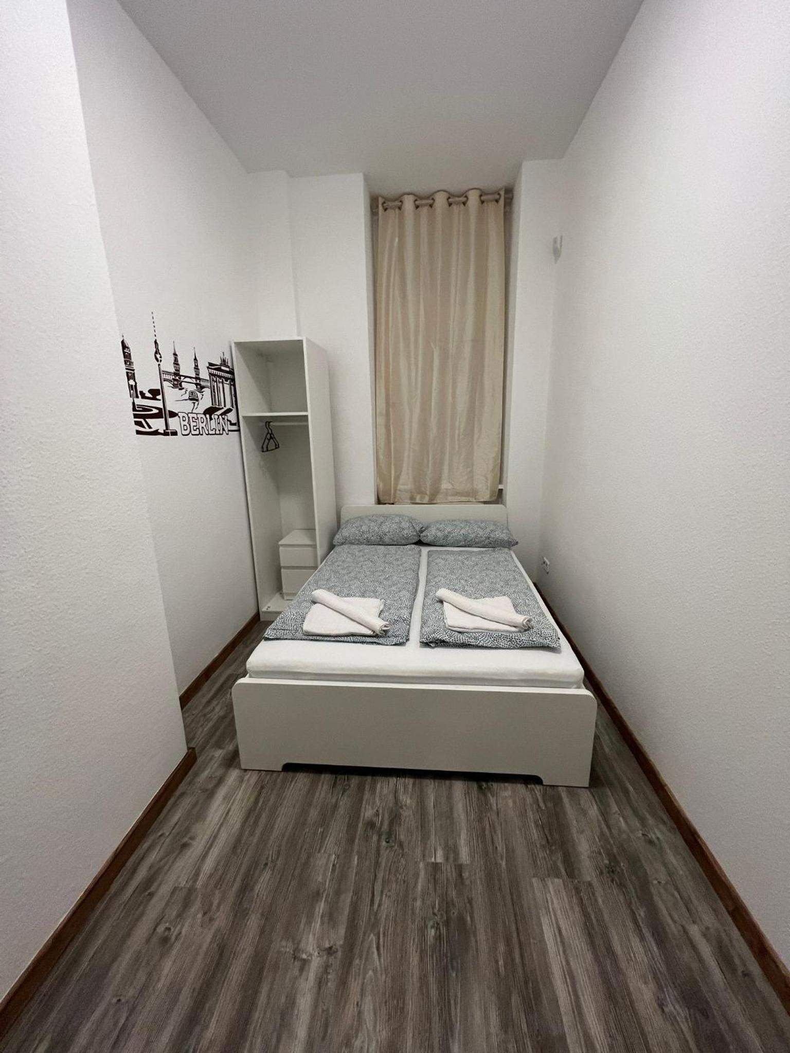 Doppelbettzimmer mit Gemeinschaftsbad photo 1