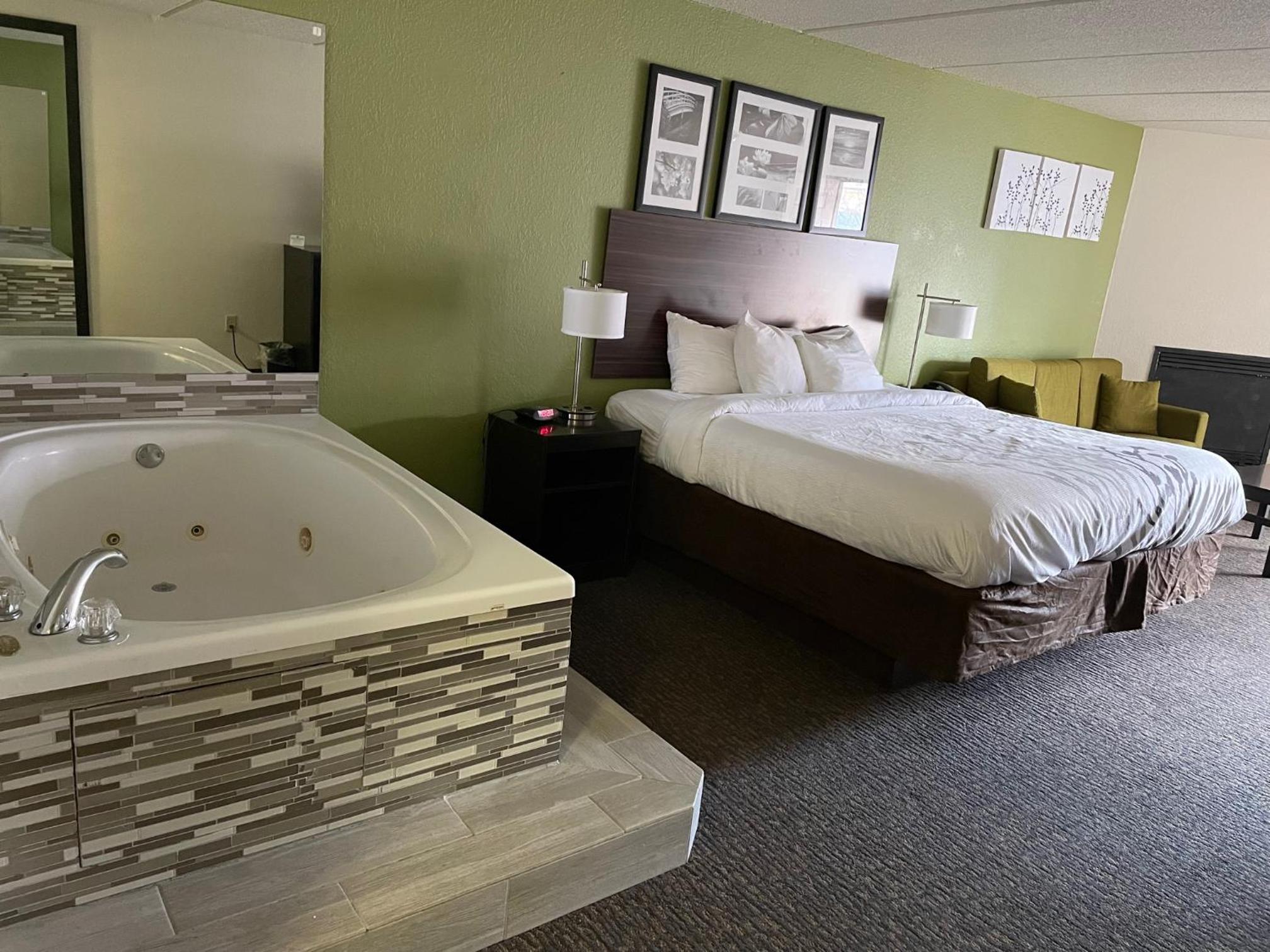 King Suite with Patio - Non-Smoking - Photo 2