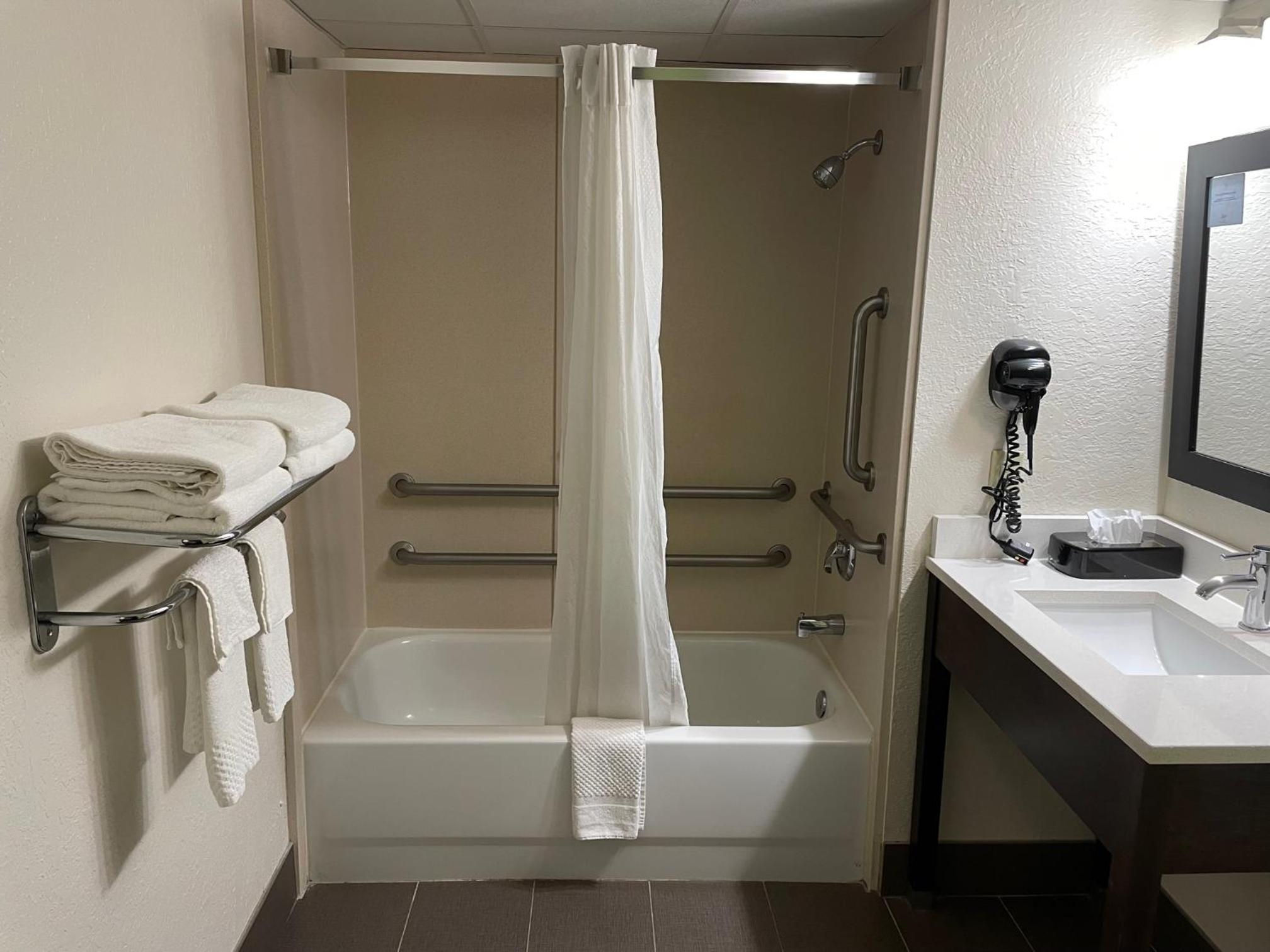 King Room - Accessible/Non-Smoking - Photo 2