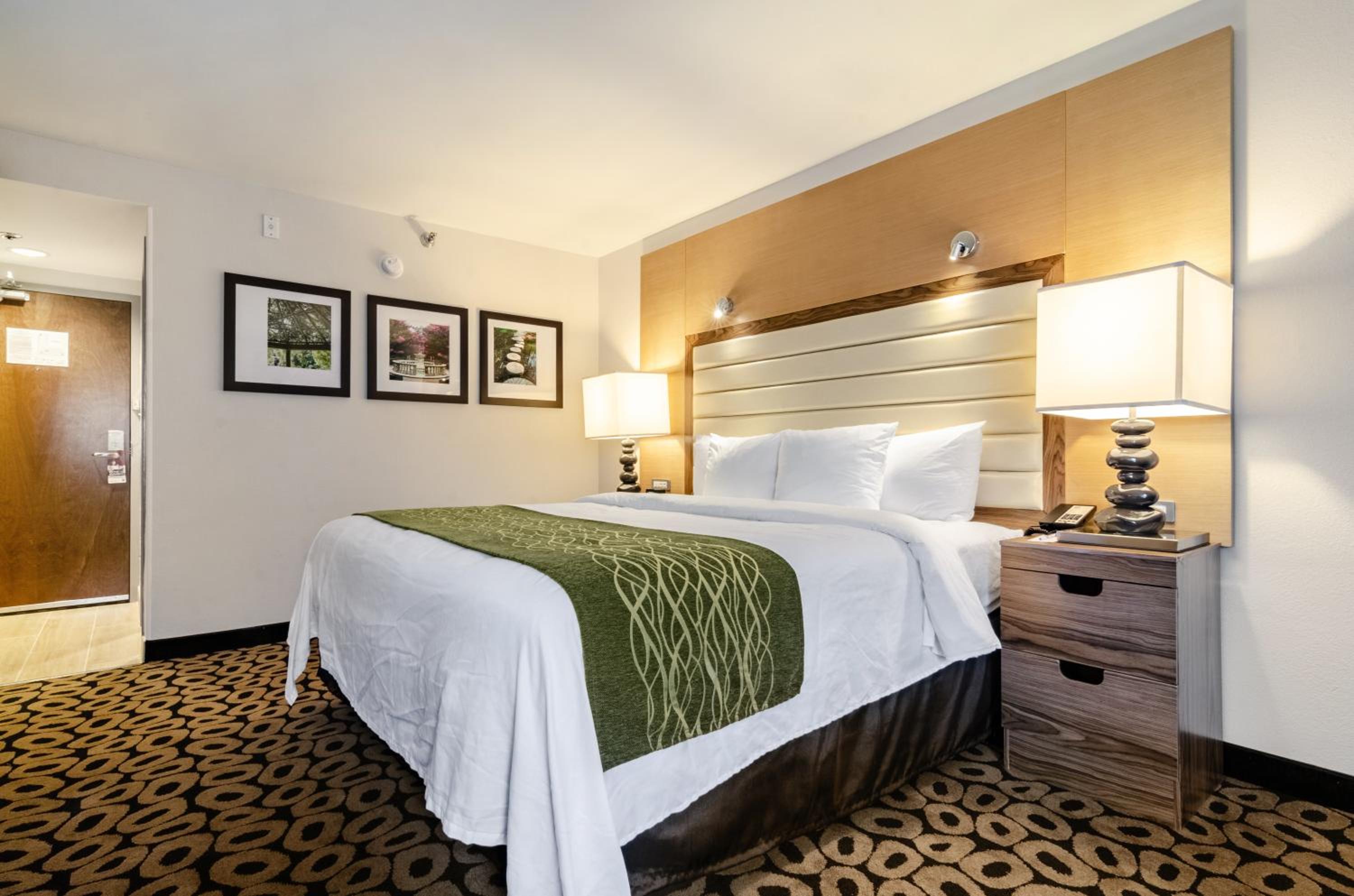 Superior King Room with Bathtub - Non Smoking - Photo 4
