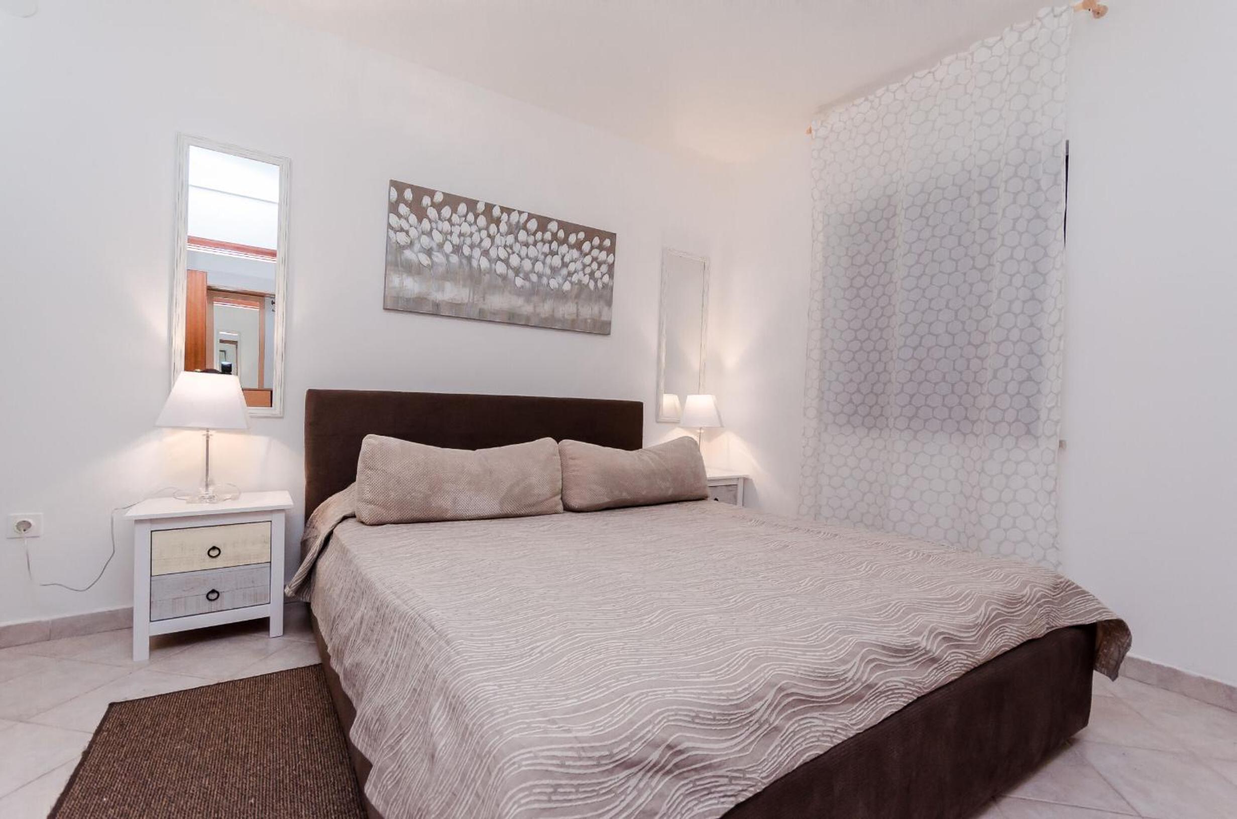 One-Bedroom Apartment with Balcony photo 3