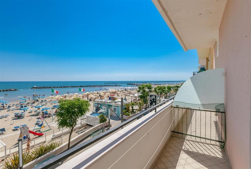 Double or Twin Room with Sea View - Photo 5