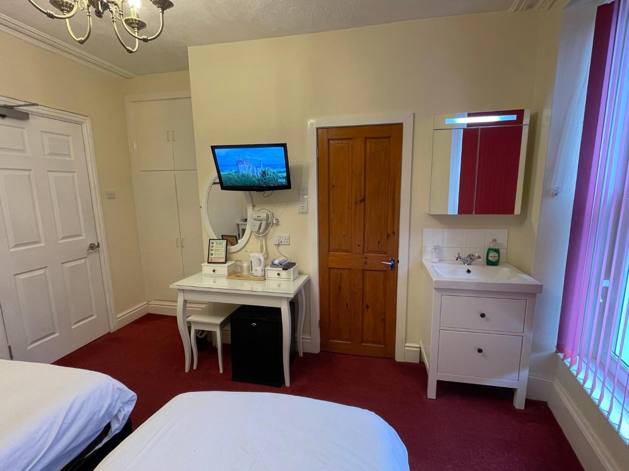 4.Twin Room with Shower