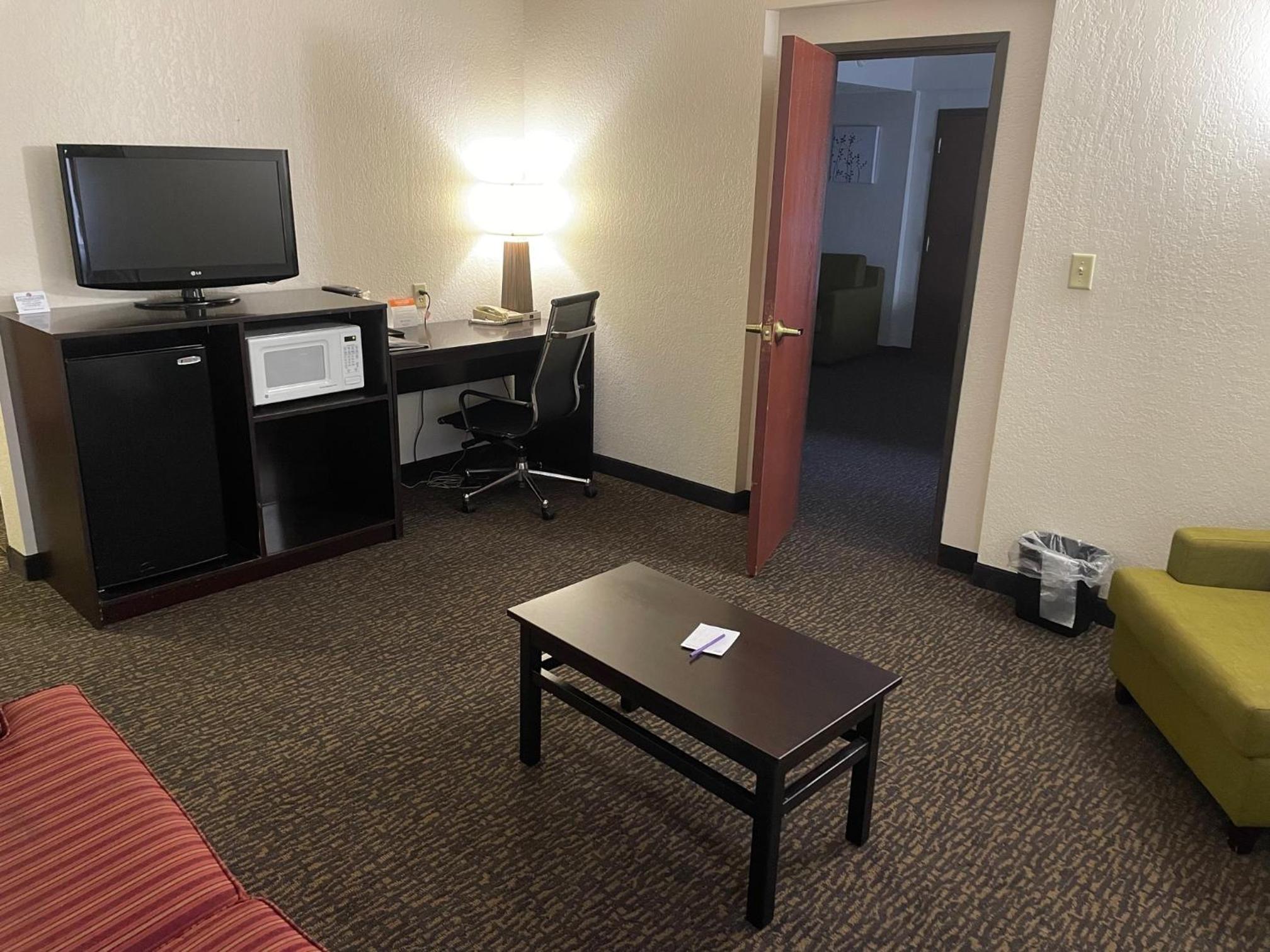 King Suite with Fireplace - Non-Smoking
