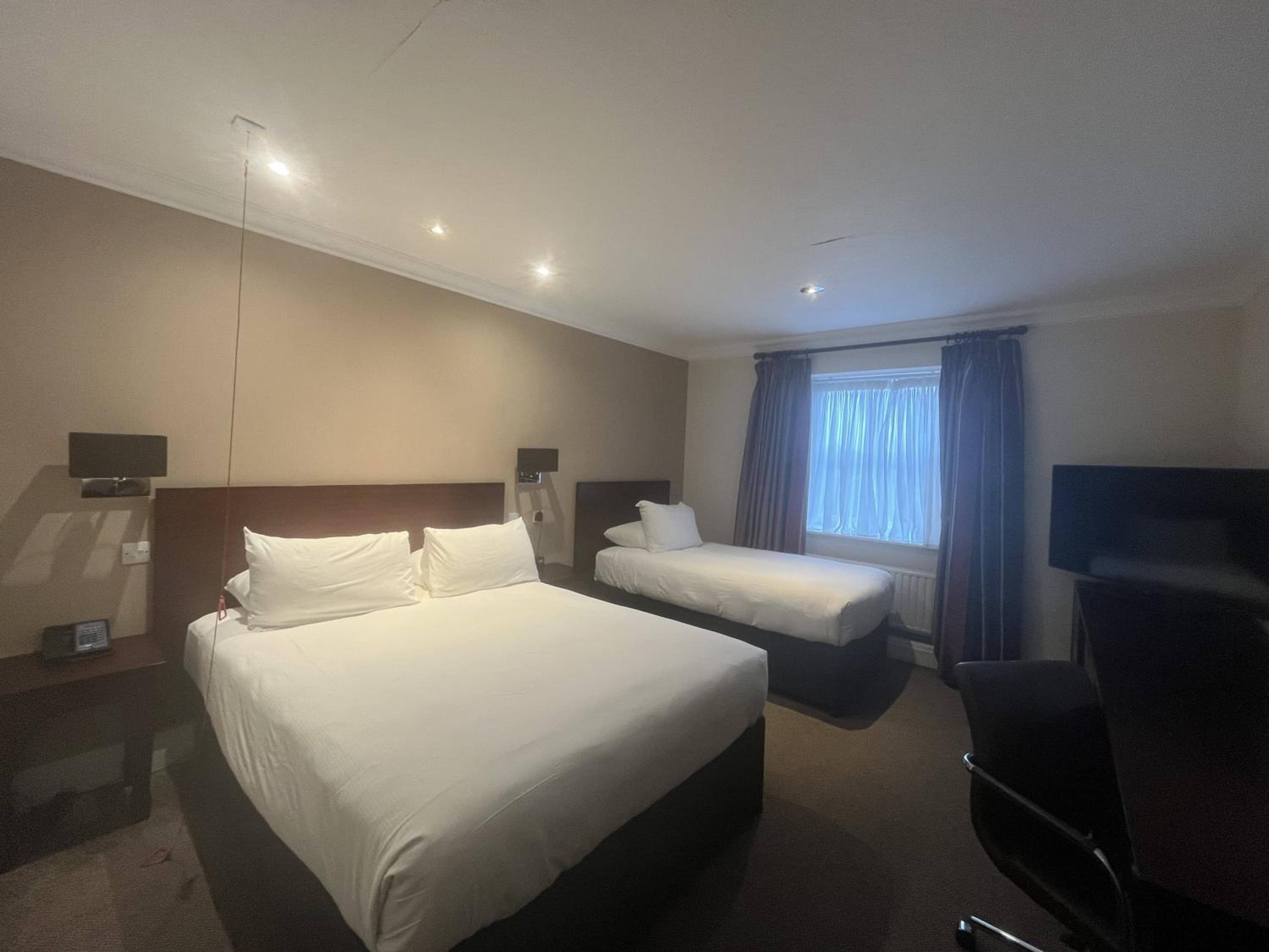Double Room - Disability Access - Photo 4