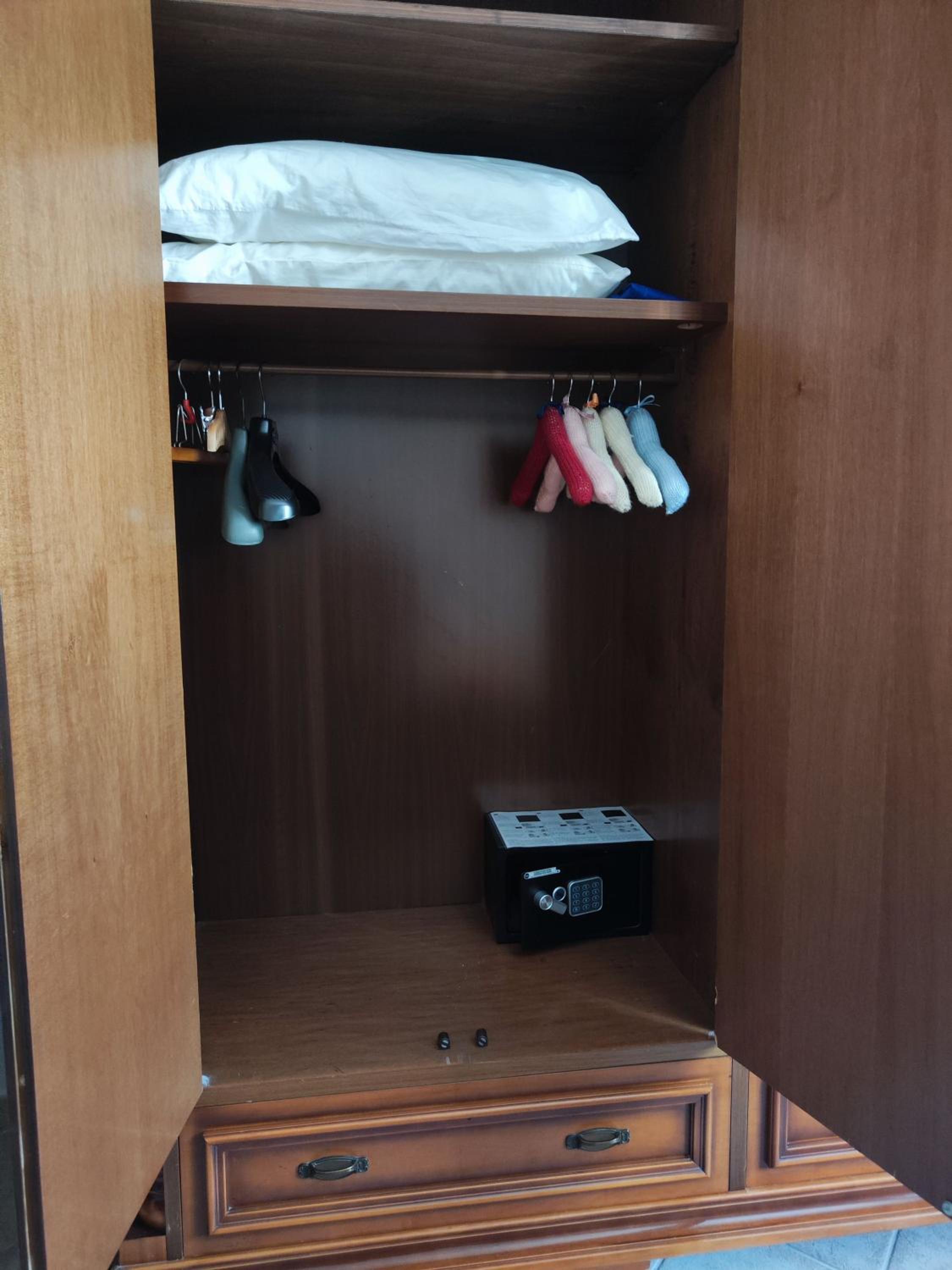 Double Room with Shared Bathroom photo 2