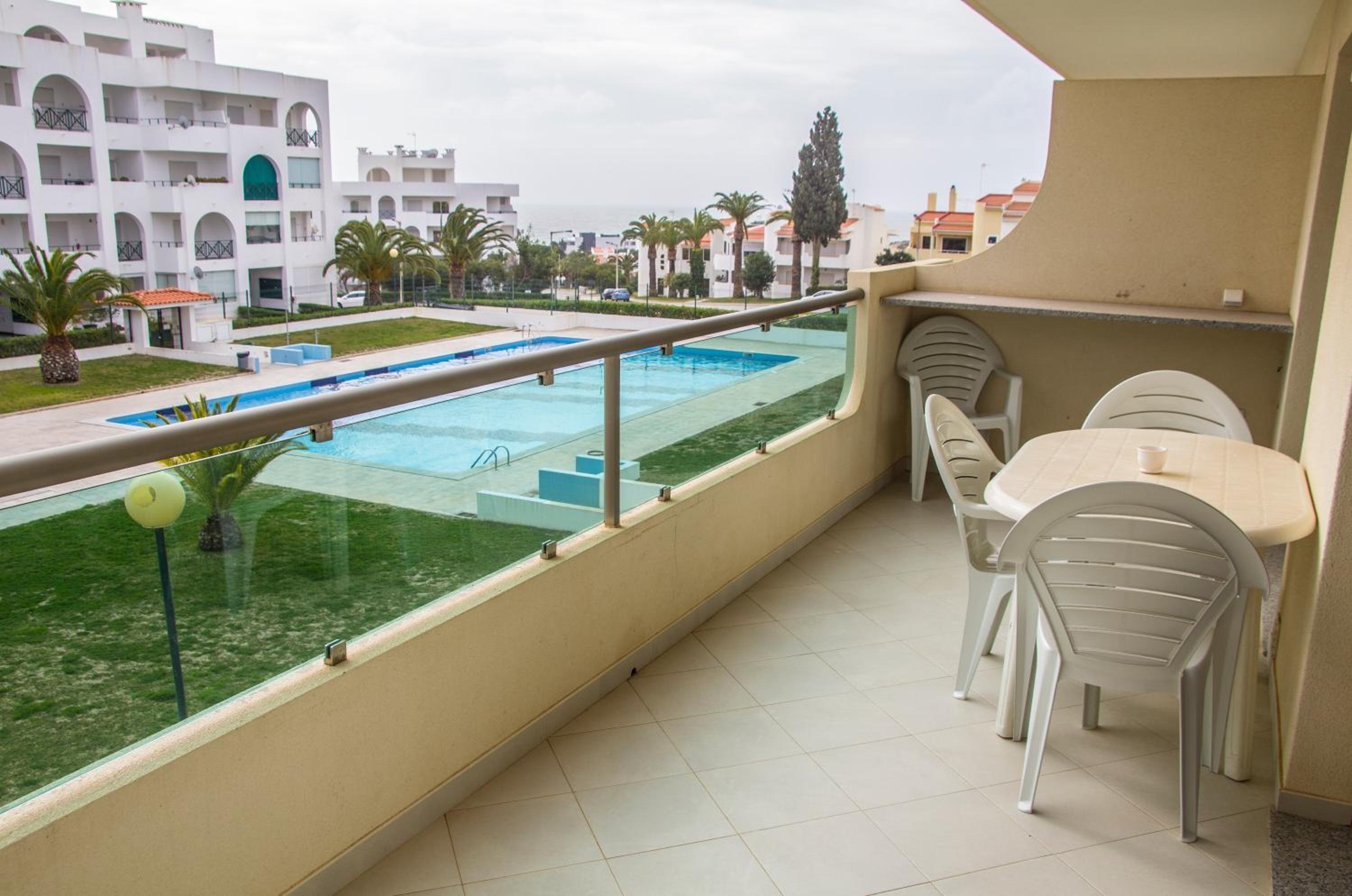 Apartment with Pool View 