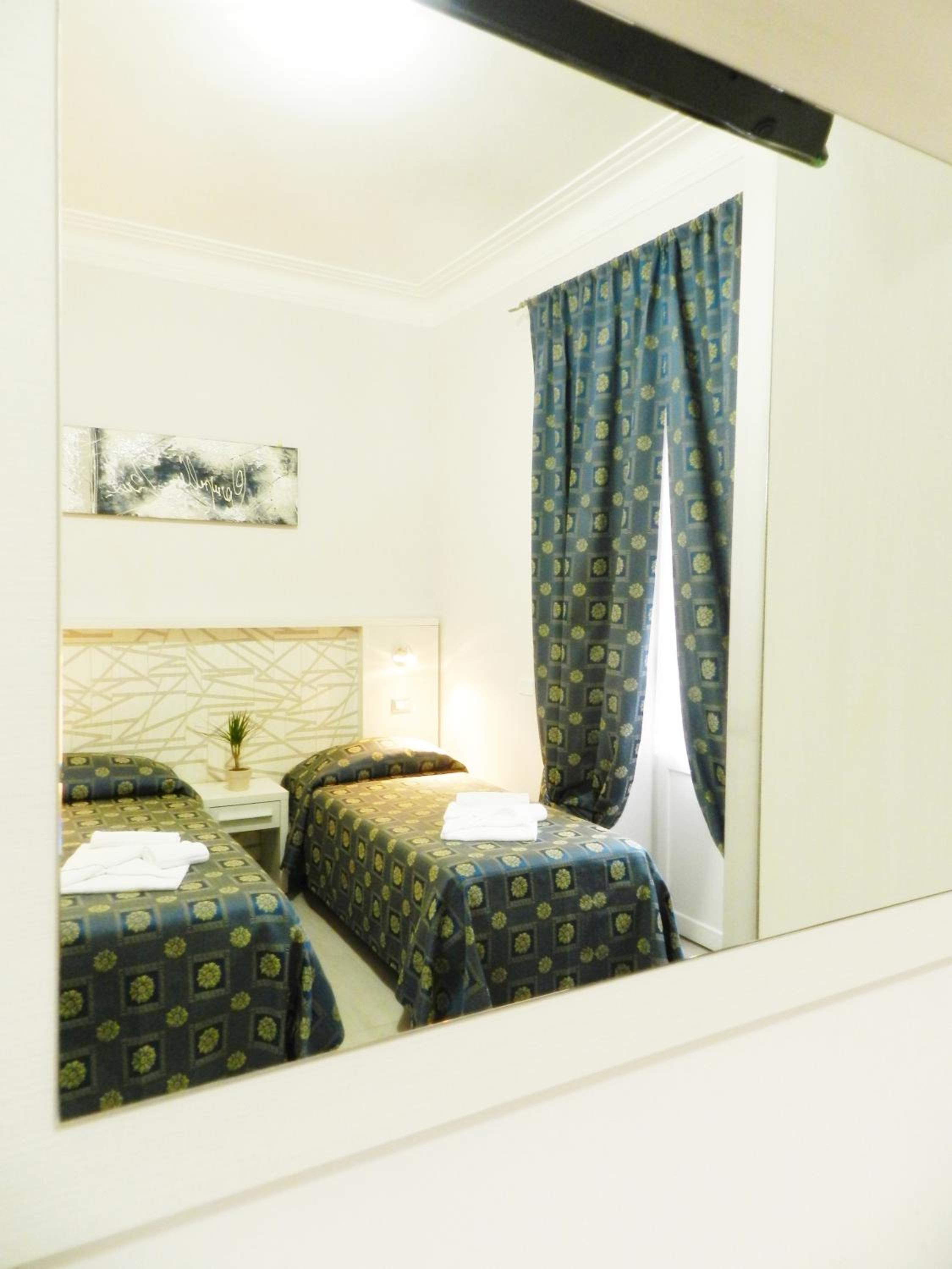 Double or Twin Room photo 3