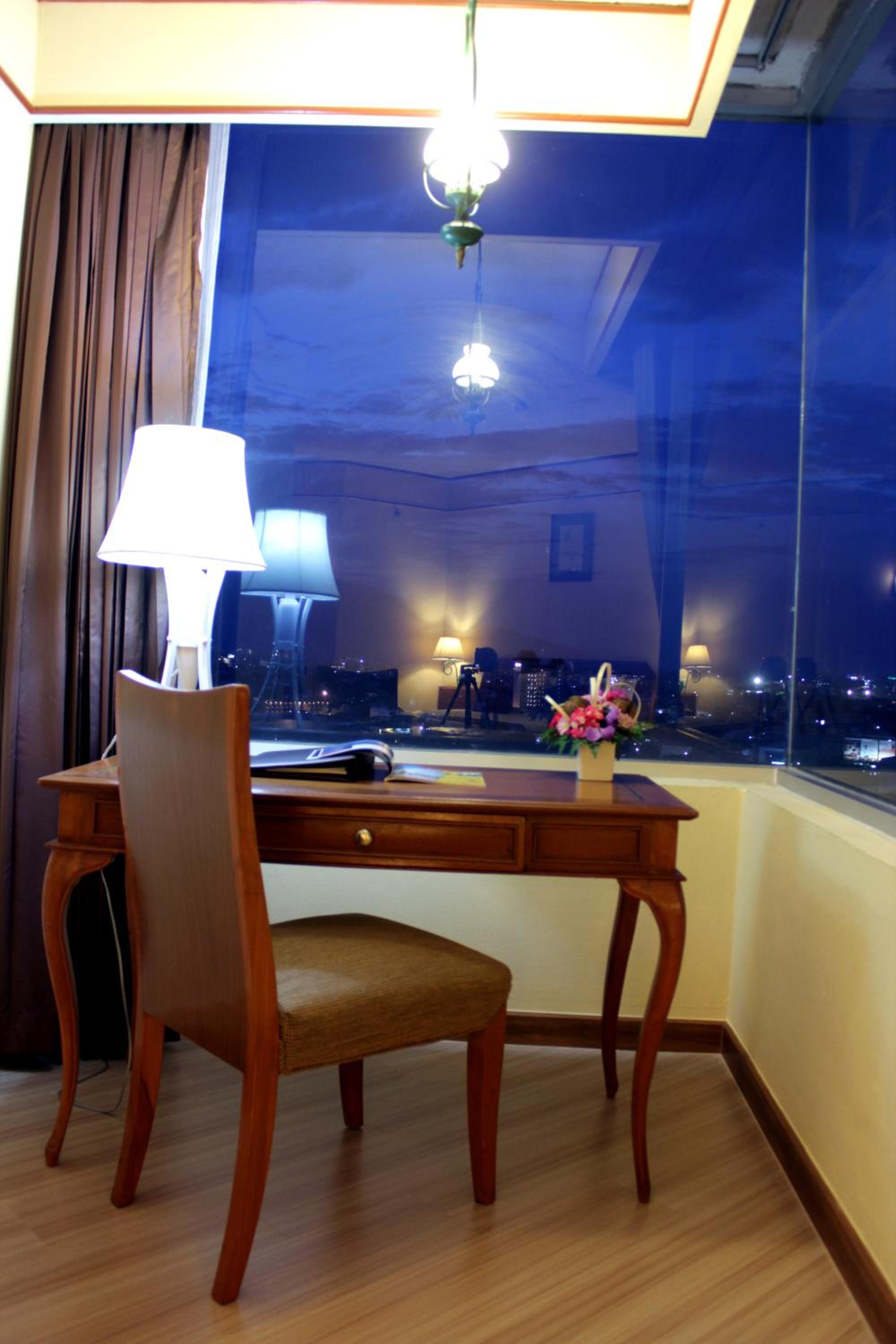 Business Twin Room - Photo 3