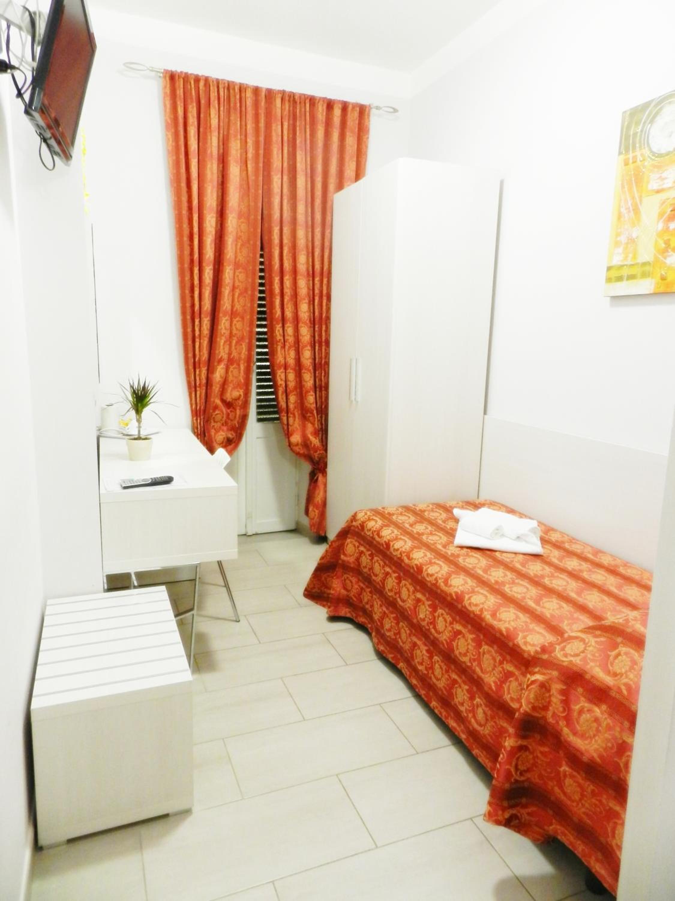 Single Room photo 2
