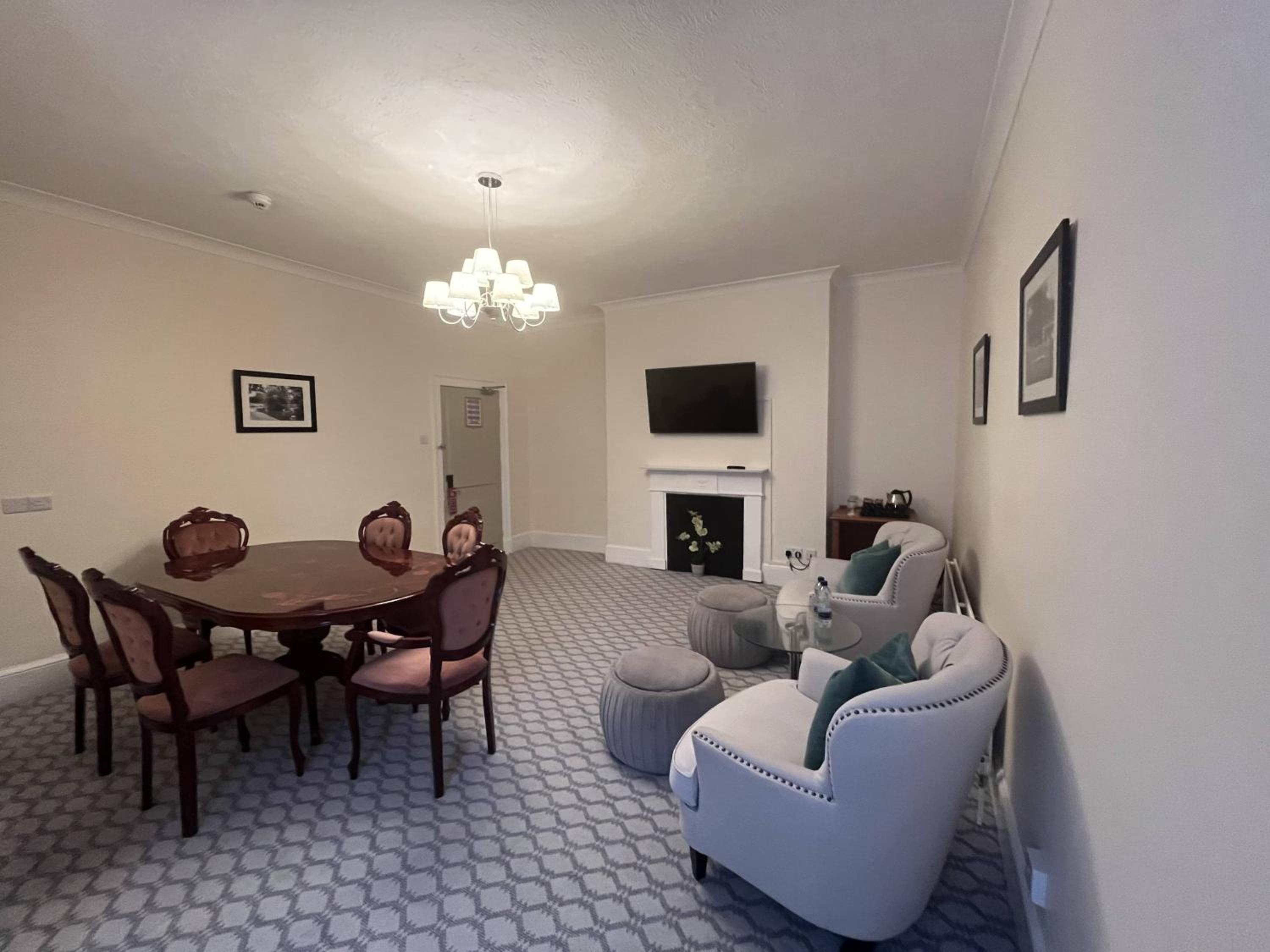 King Suite - Photo 2