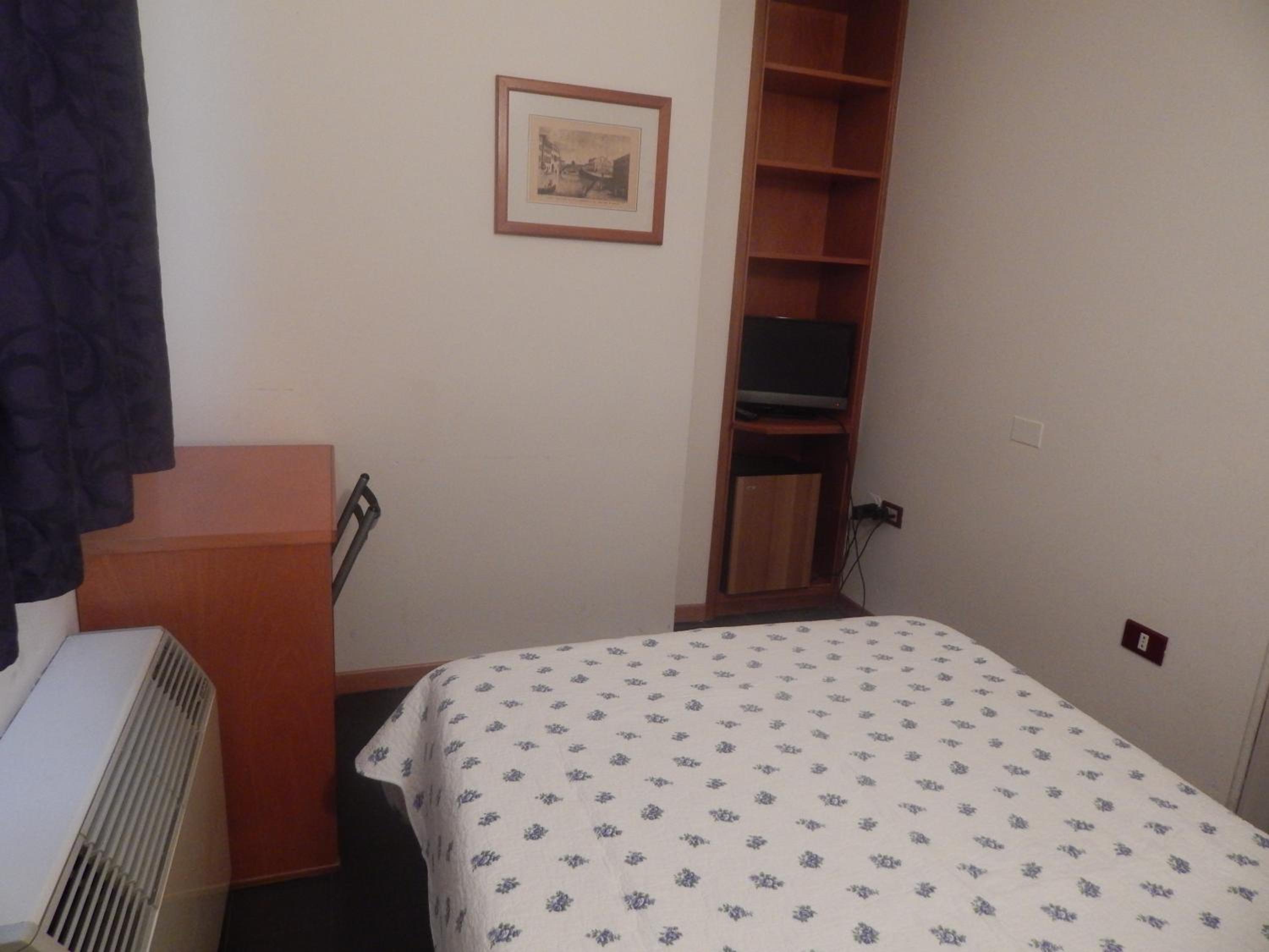 Single Room photo 3