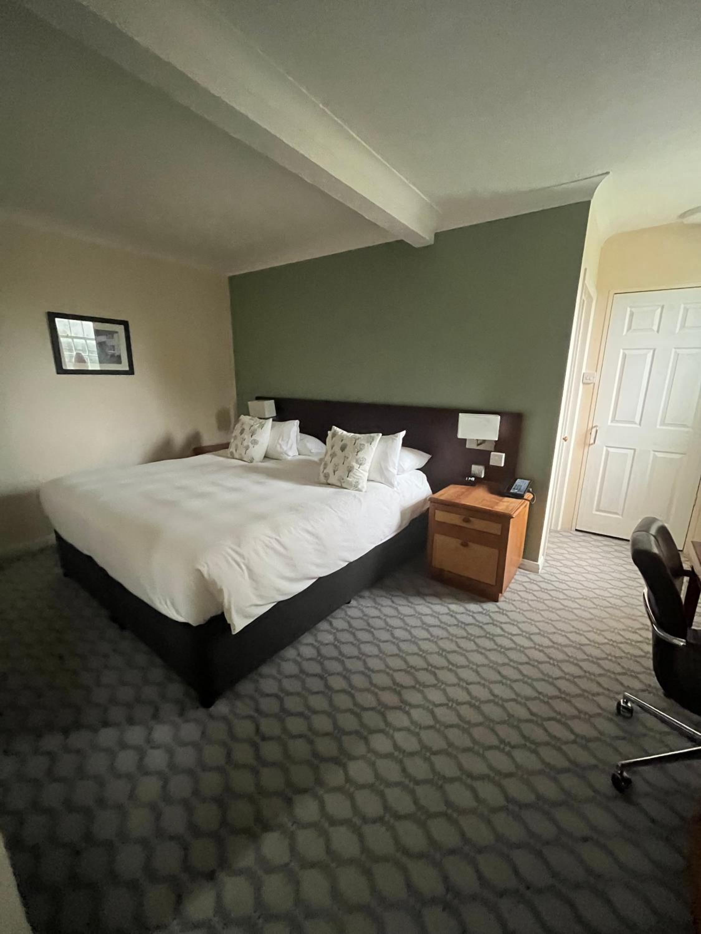 Suite - Photo 1