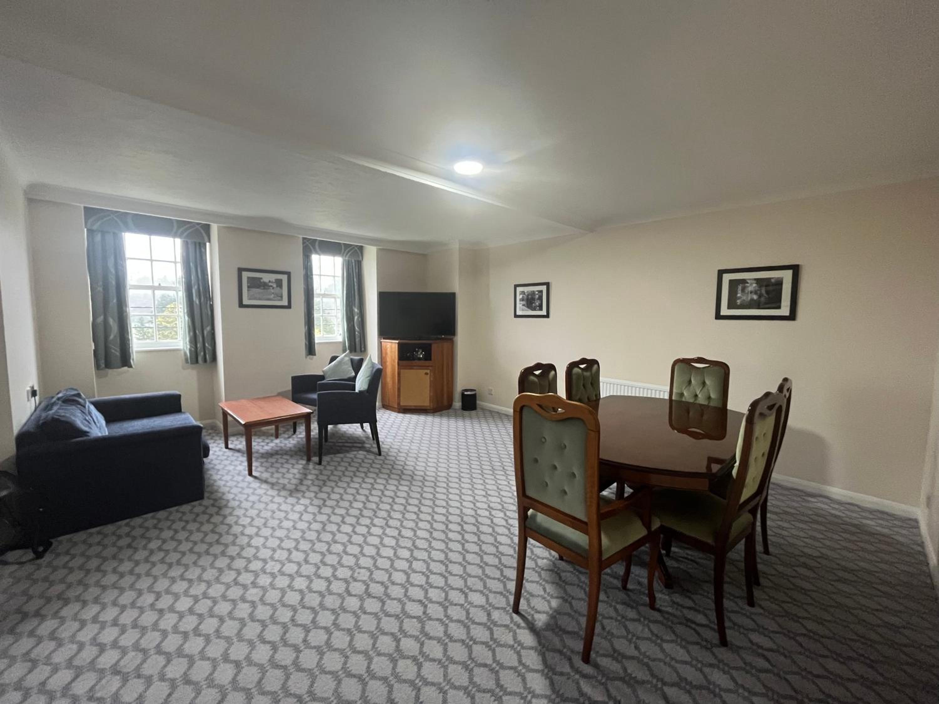 Suite - Photo 5