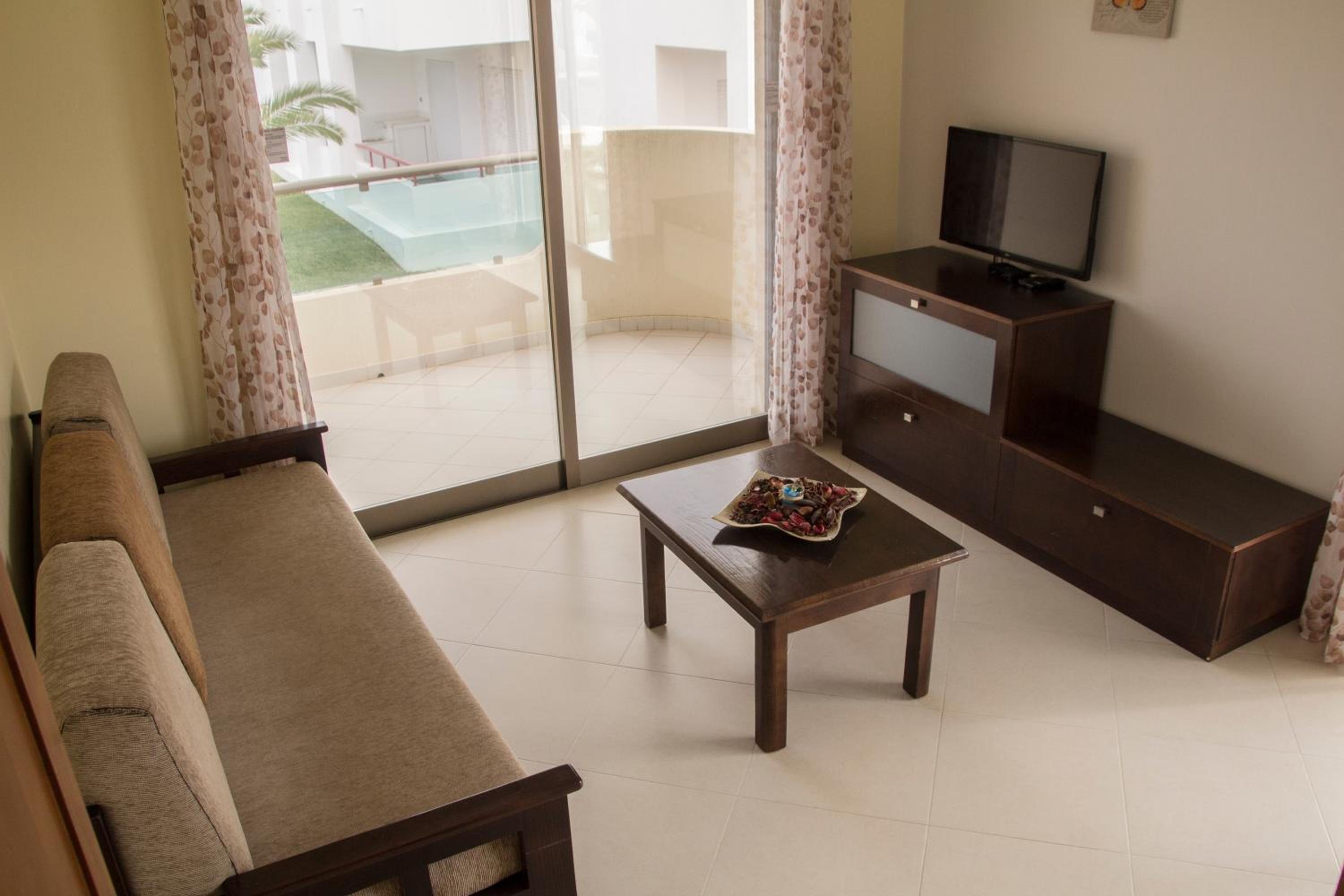 Apartment with Pool View  photo 3