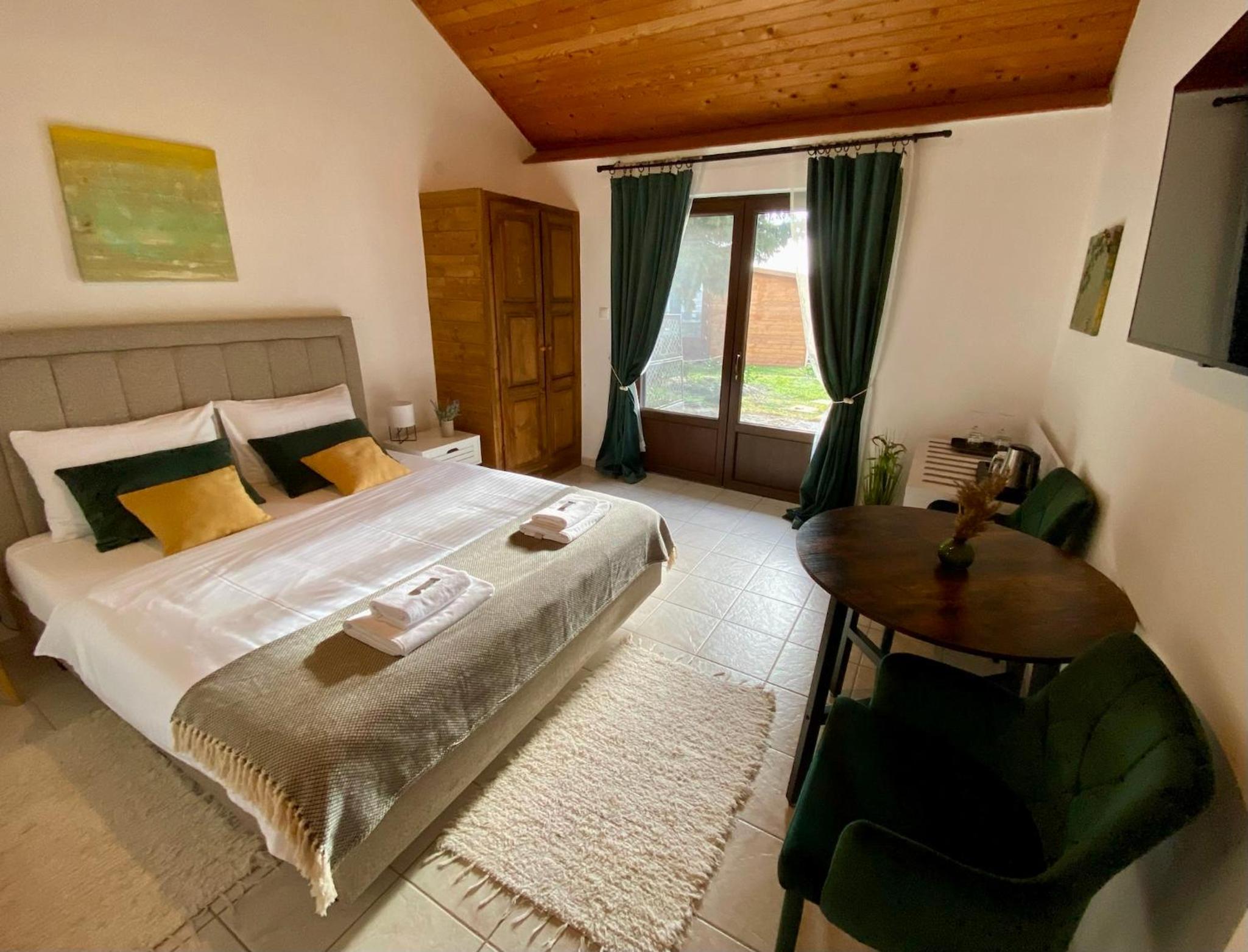 Deluxe Double Room photo 2
