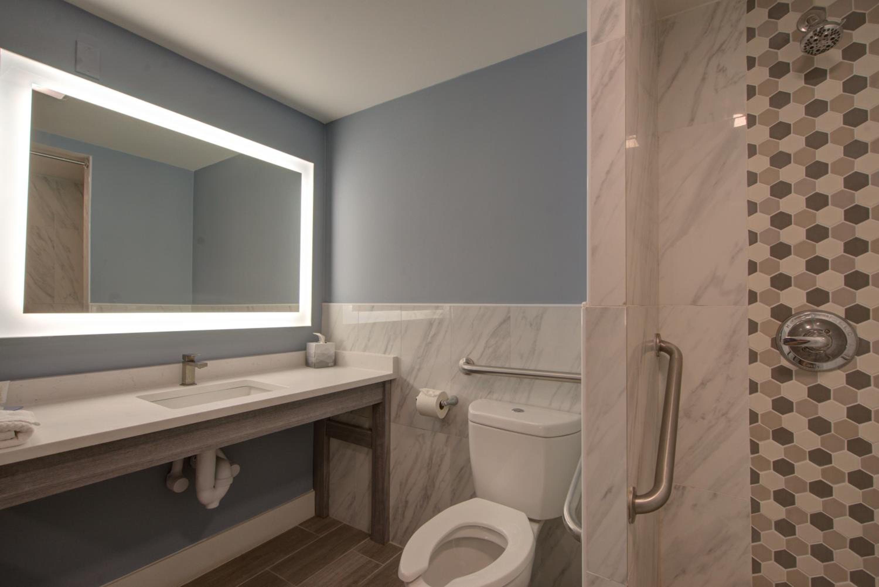 King Room - Accessible/Non-Smoking - Photo 3