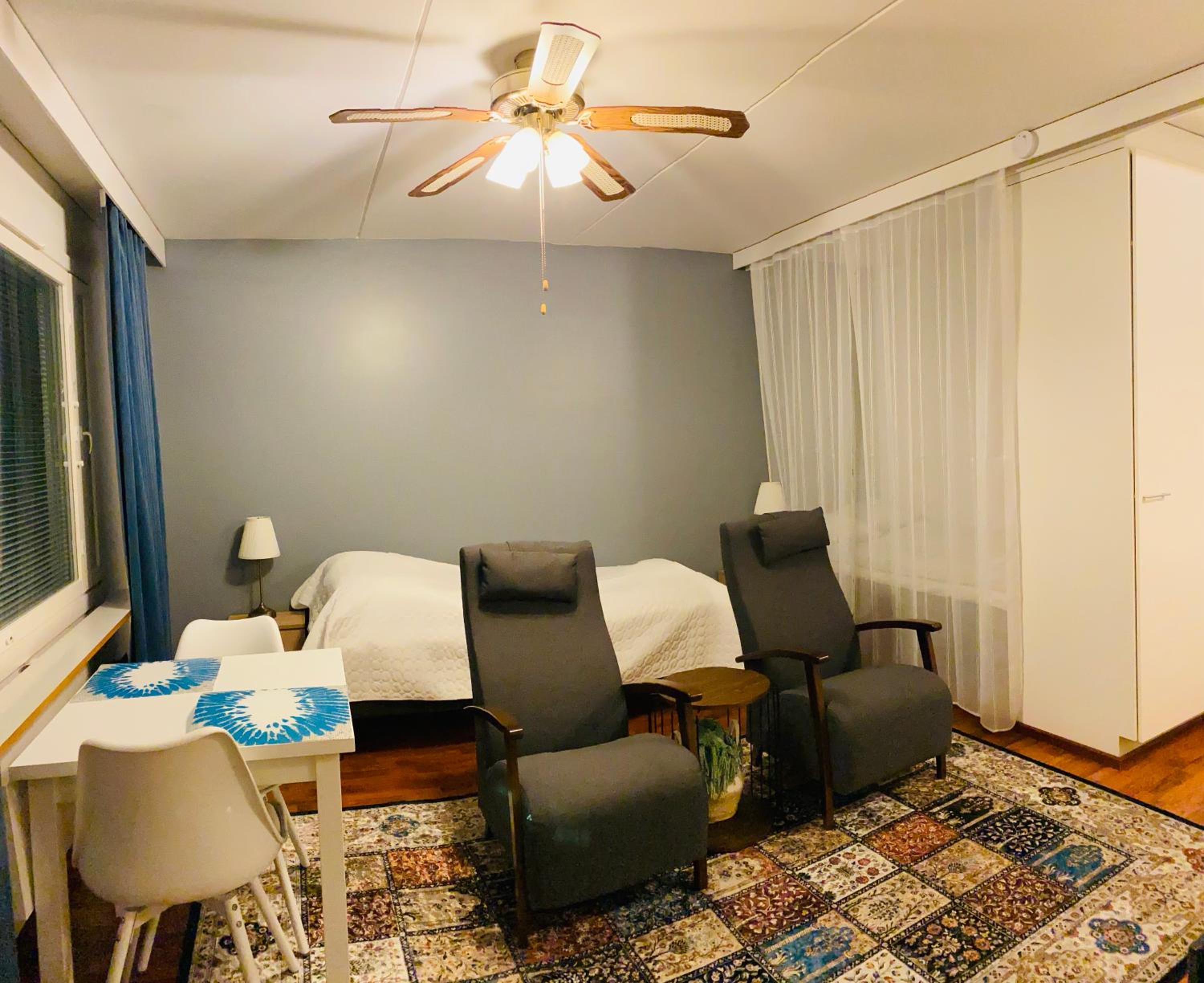 One-Bedroom Apartment photo 1