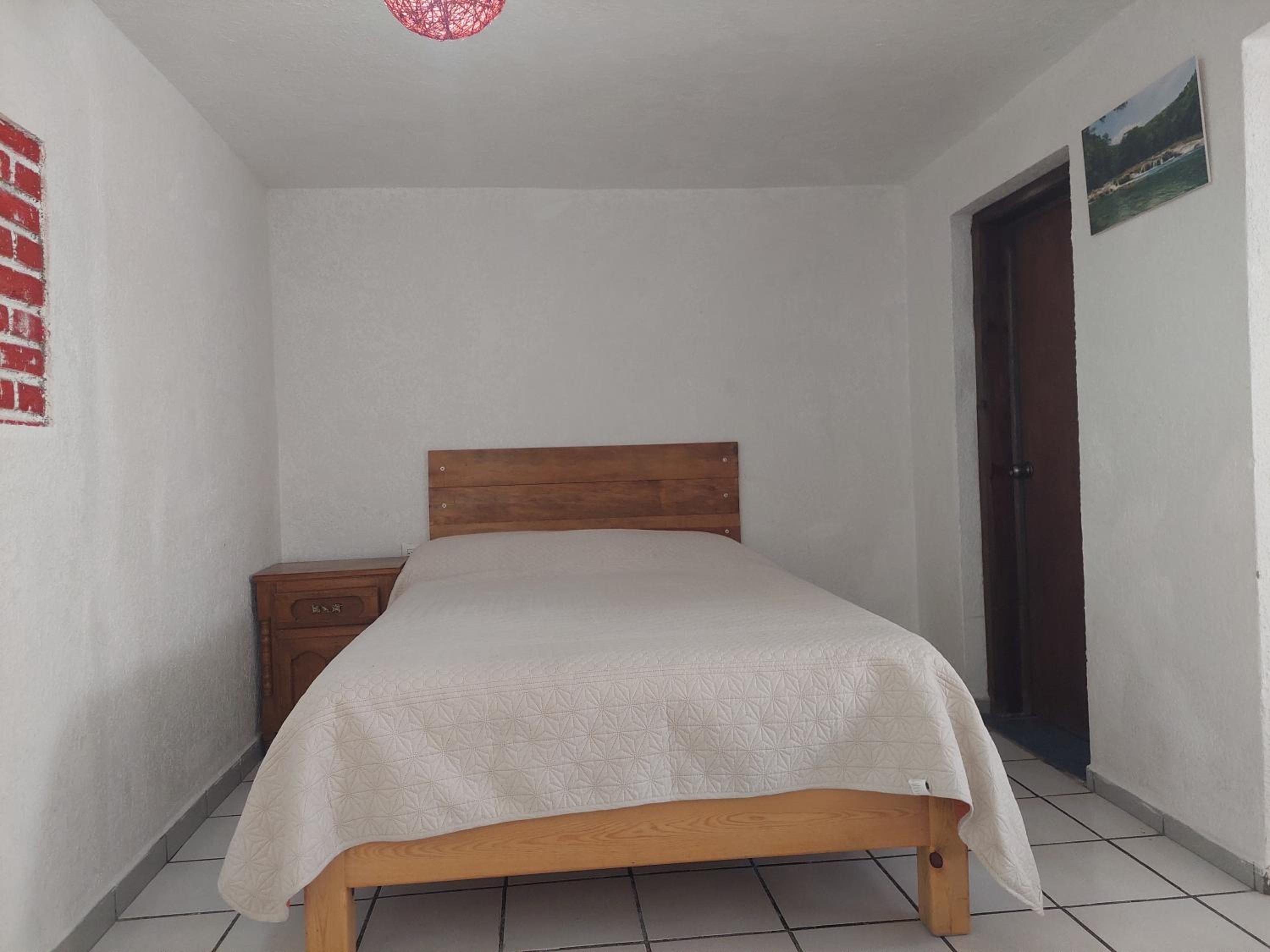 Twin Room with Bathroom - Photo 10