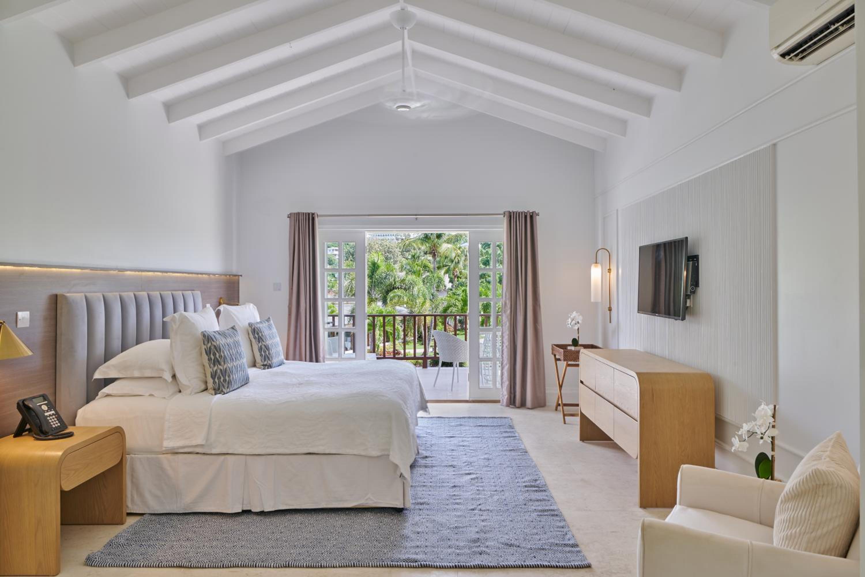 Suite with Private Pool photo 2