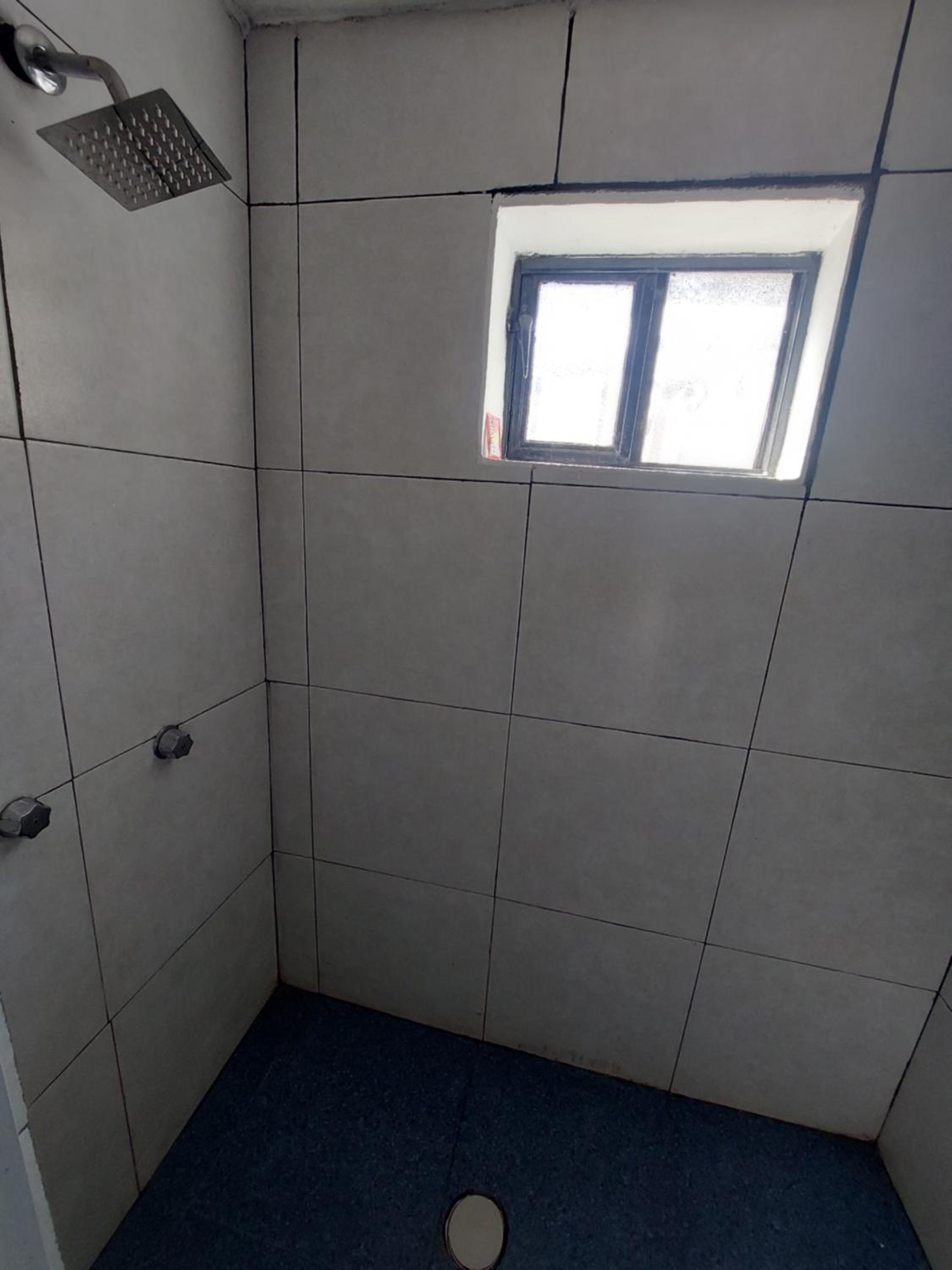 Twin Room with Bathroom - Photo 4