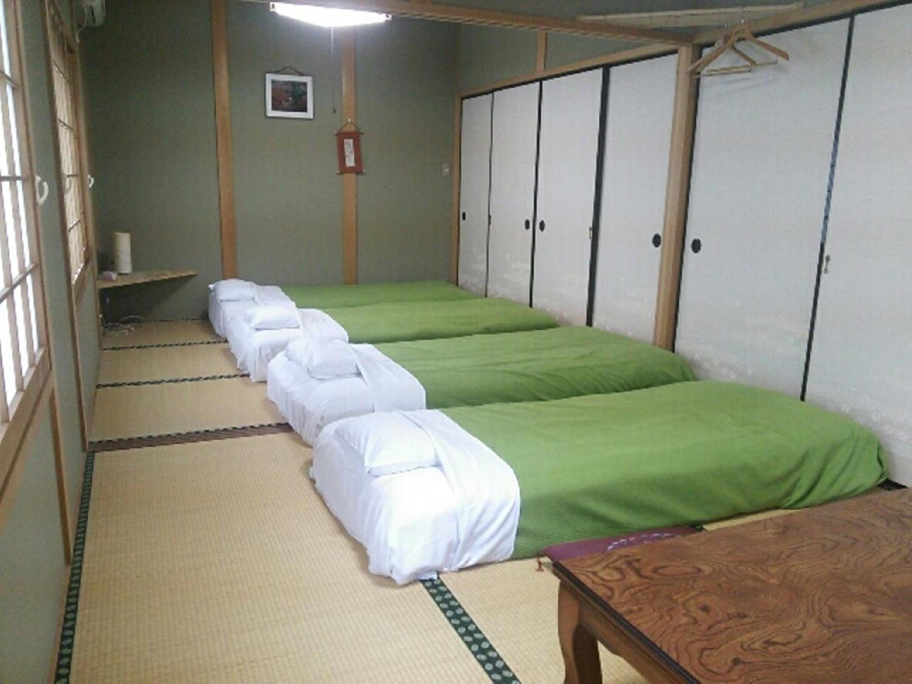 Family Room with Tatami Floor with Shared Bathroom photo 2