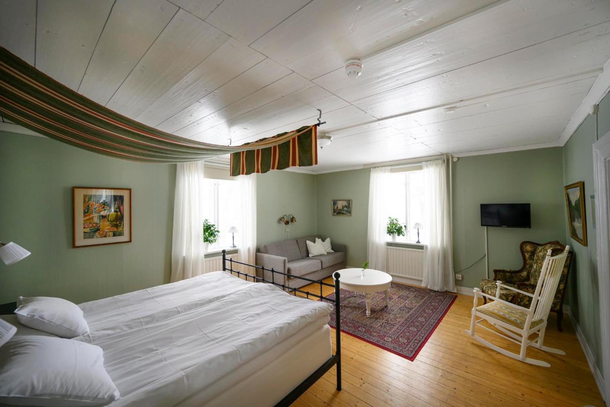 Quadruple Room with Private Bathroom - Photo 4