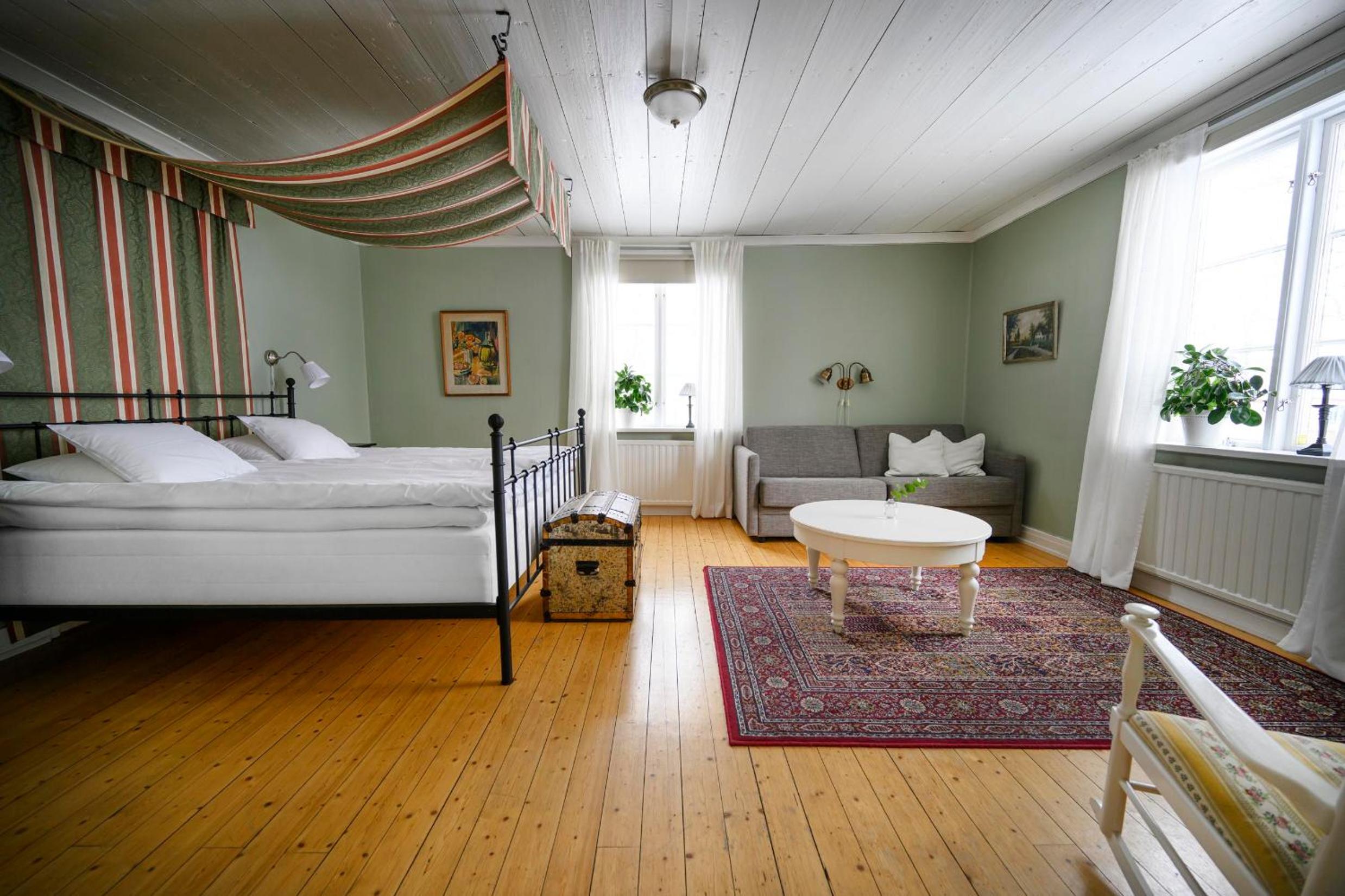 Quadruple Room with Private Bathroom - Photo 1