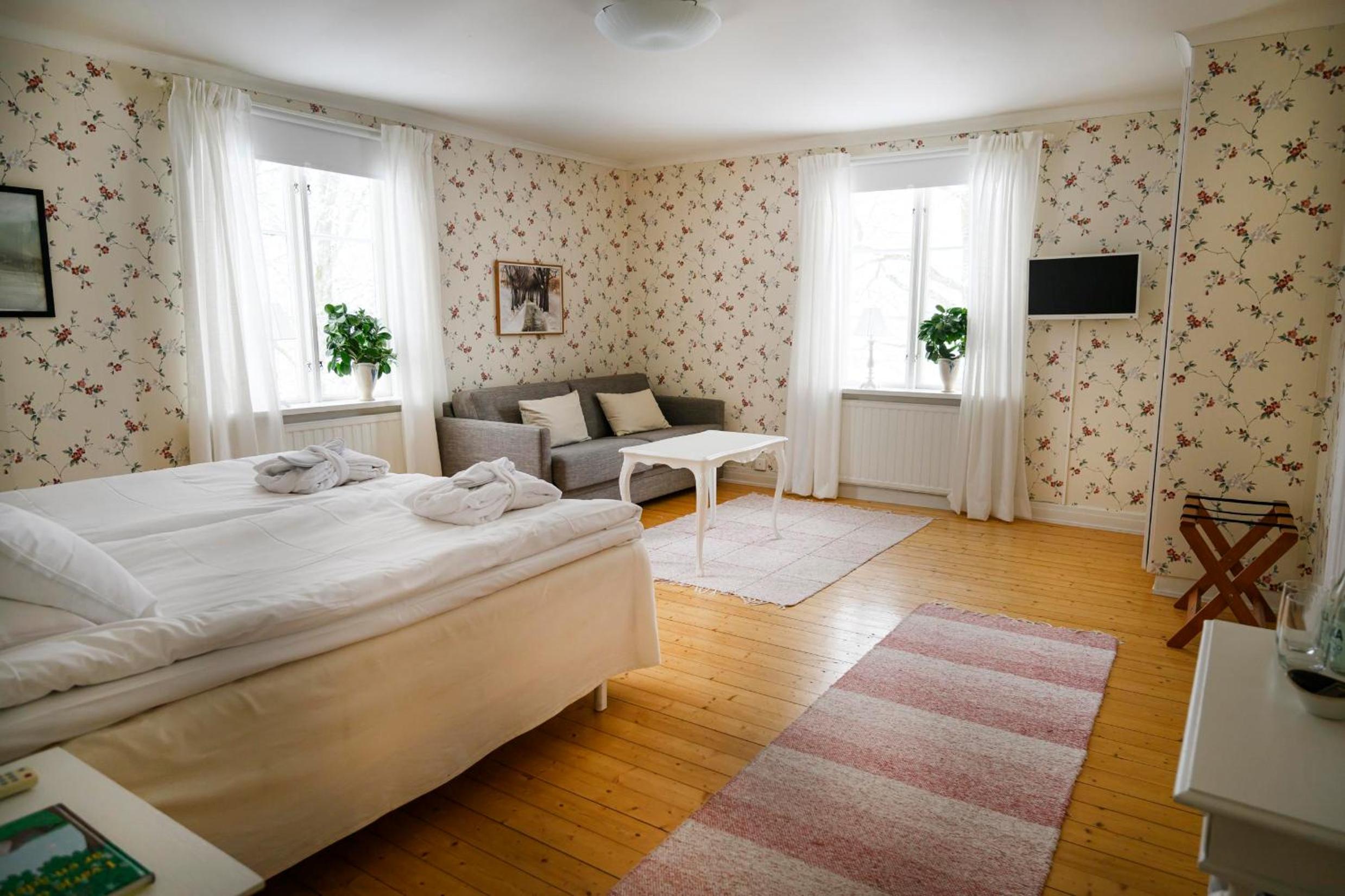 Double Room with Private Bathroom - Photo 1