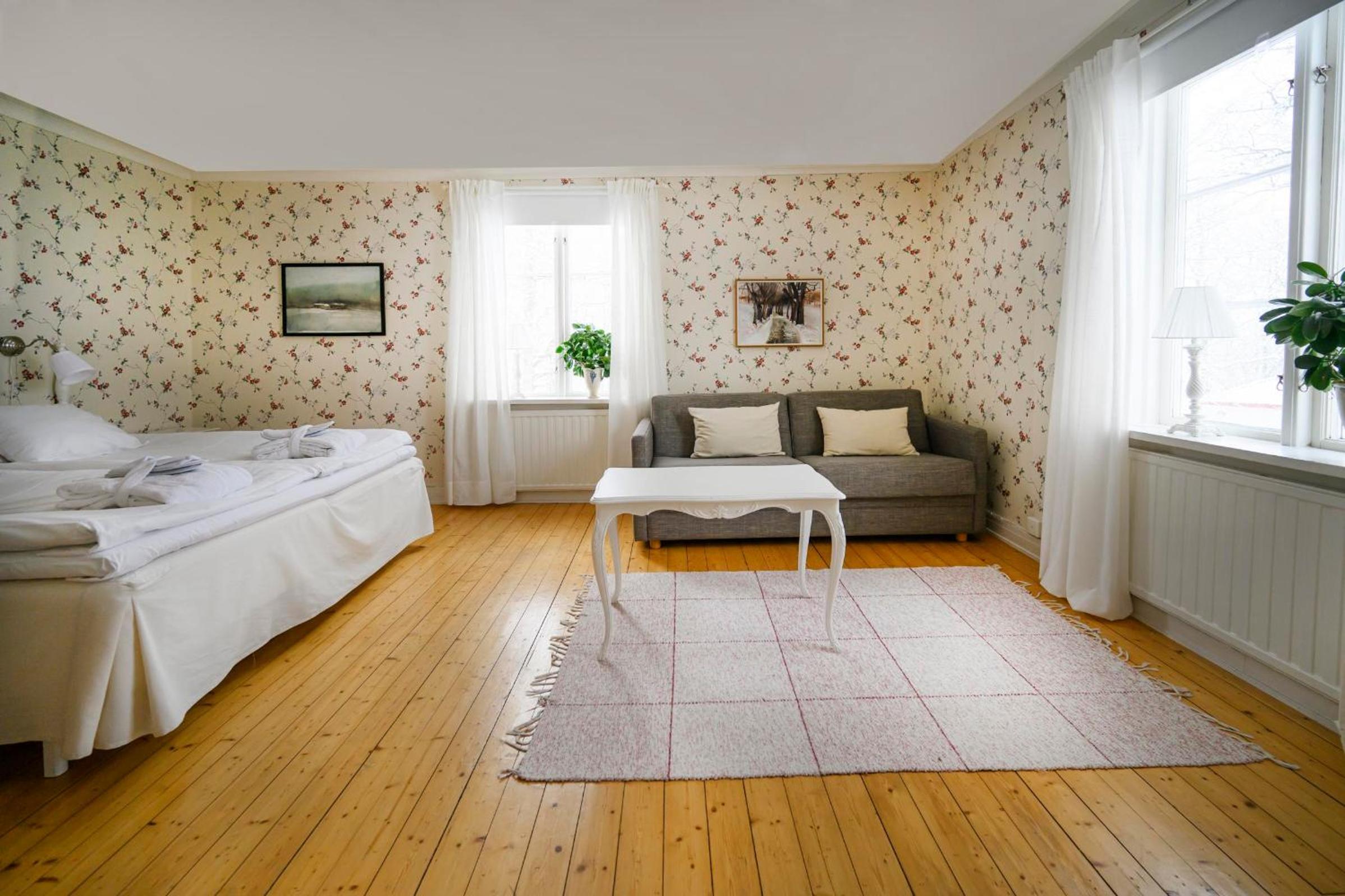 Double Room with Private Bathroom - Photo 3