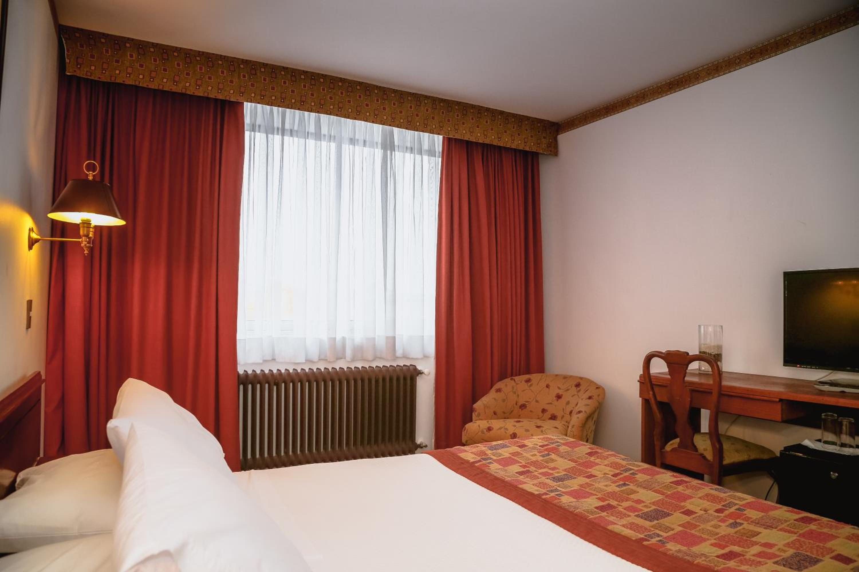 Standard Queen Room photo 2