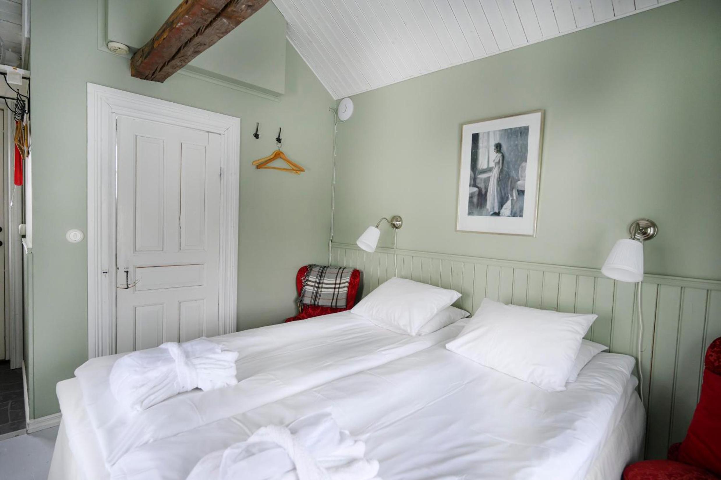 Cottage (2 Adults) - Photo 2