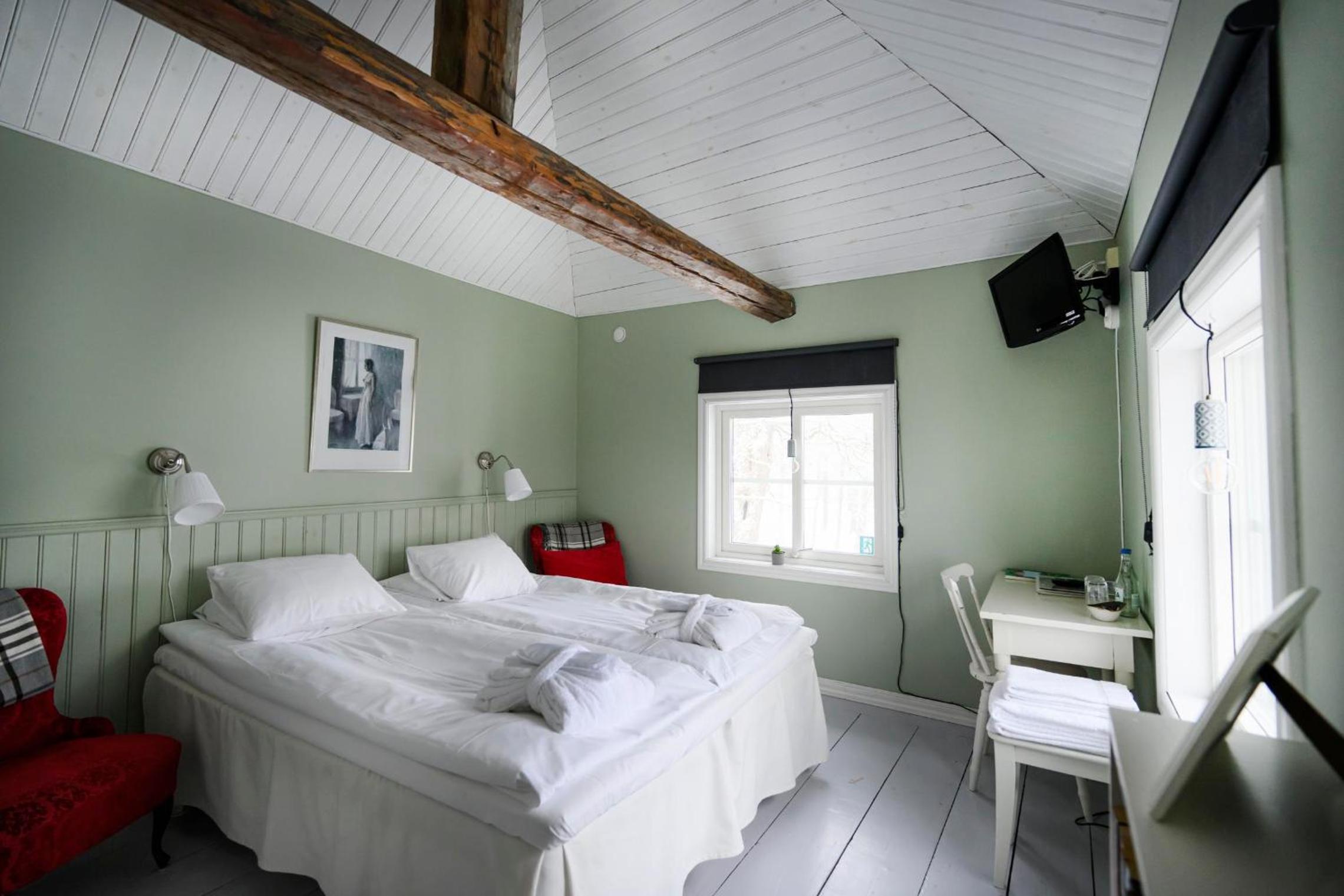 Cottage (2 Adults) - Photo 1