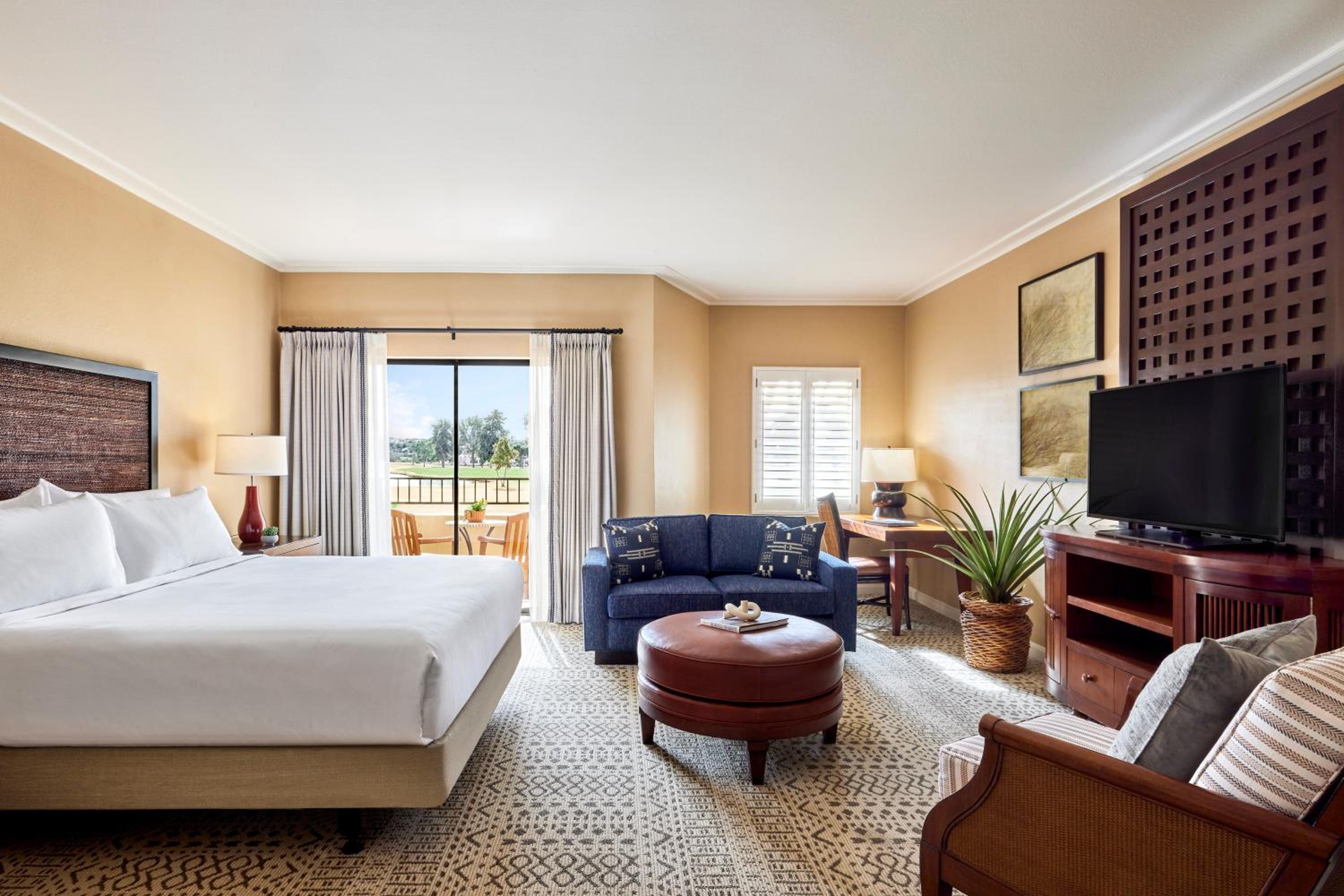 Deluxe Room - 1 King Bed - Photo 1
