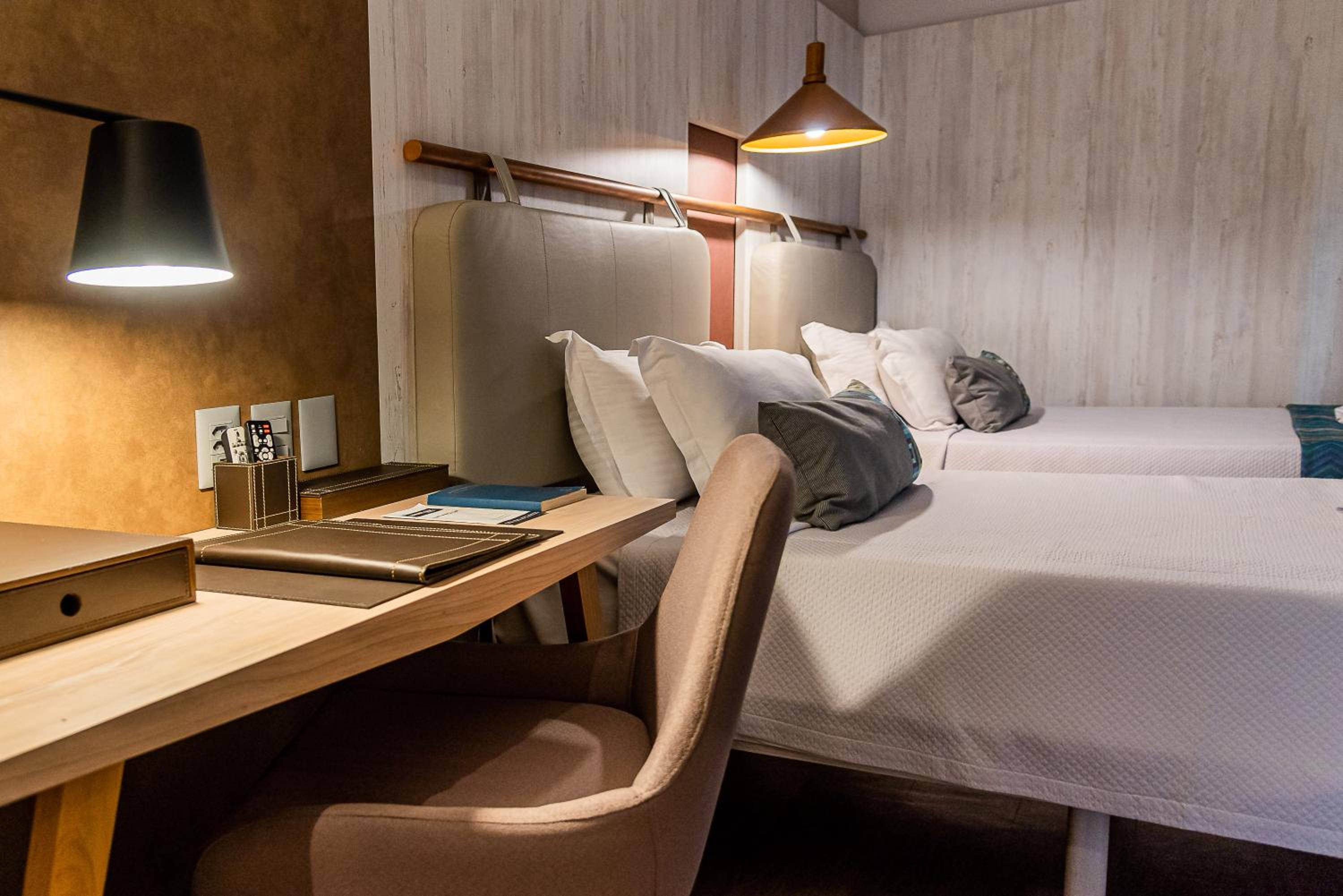 Superior Twin Room thumbnail 5