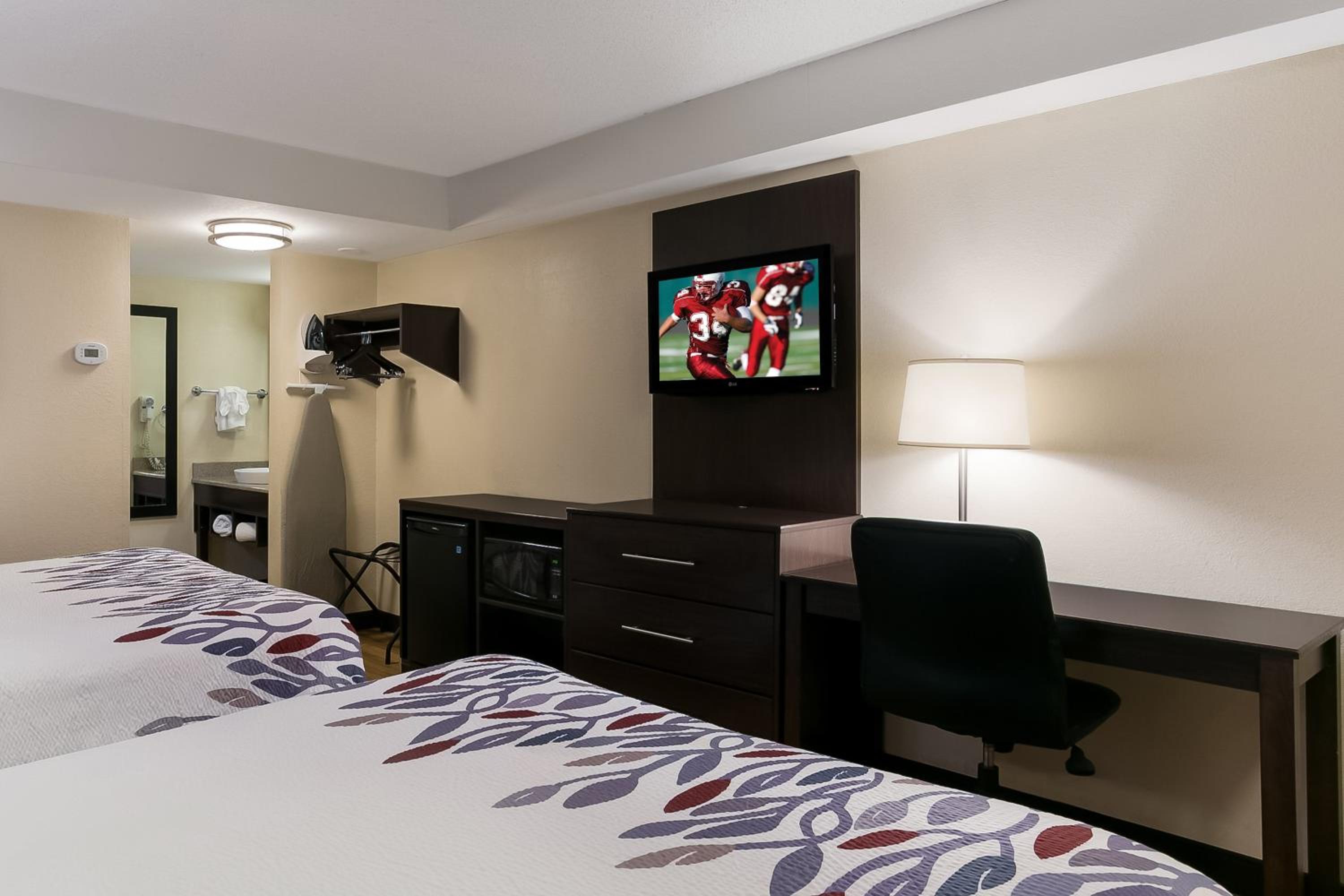 Deluxe Room with Two Queen Beds Smoke Free photo 3
