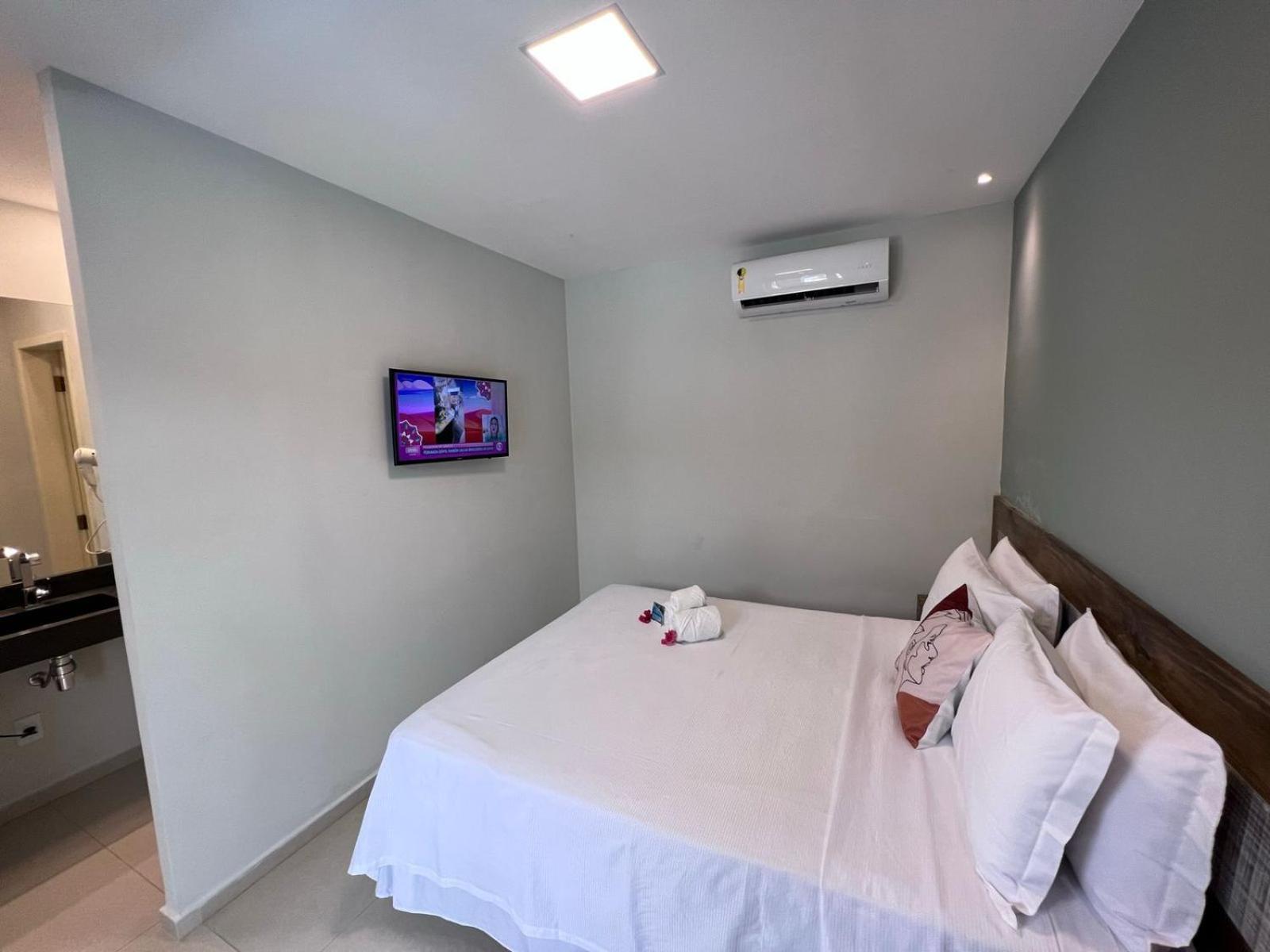 Queen Room with Pool View - Photo 4