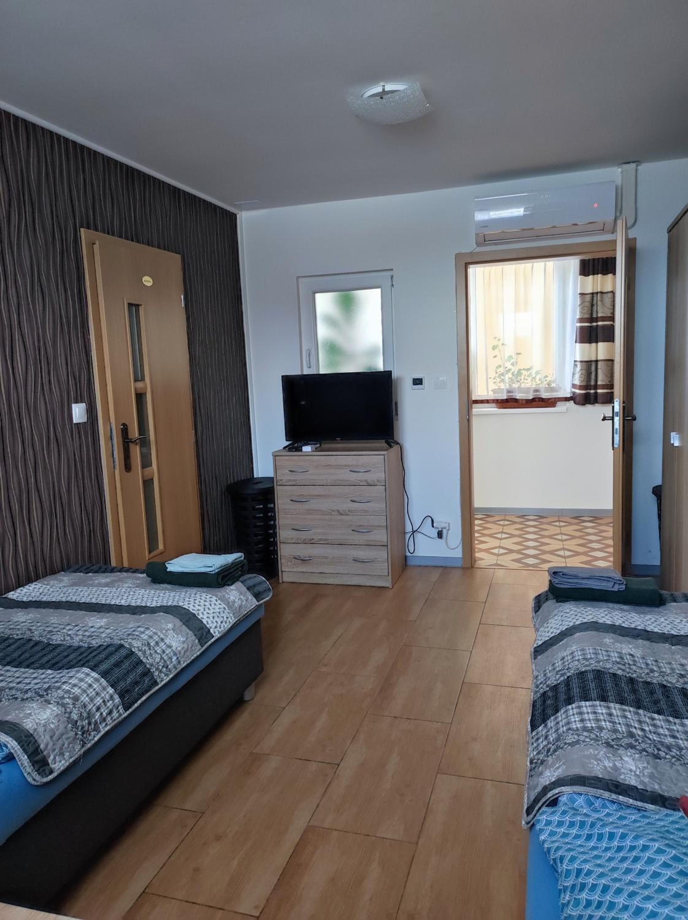 Twin Room - Photo 7