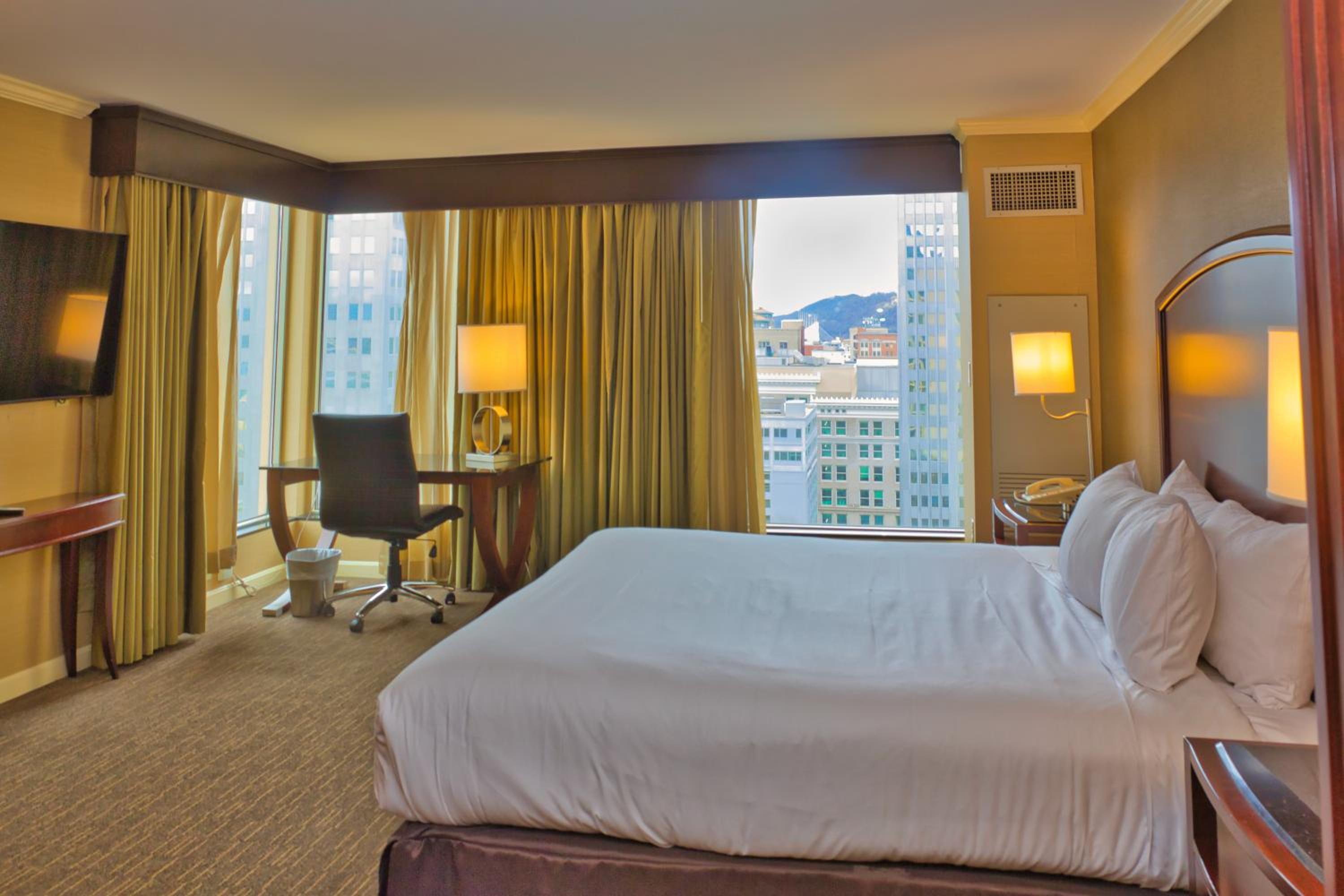 King Room with City View - Photo 7