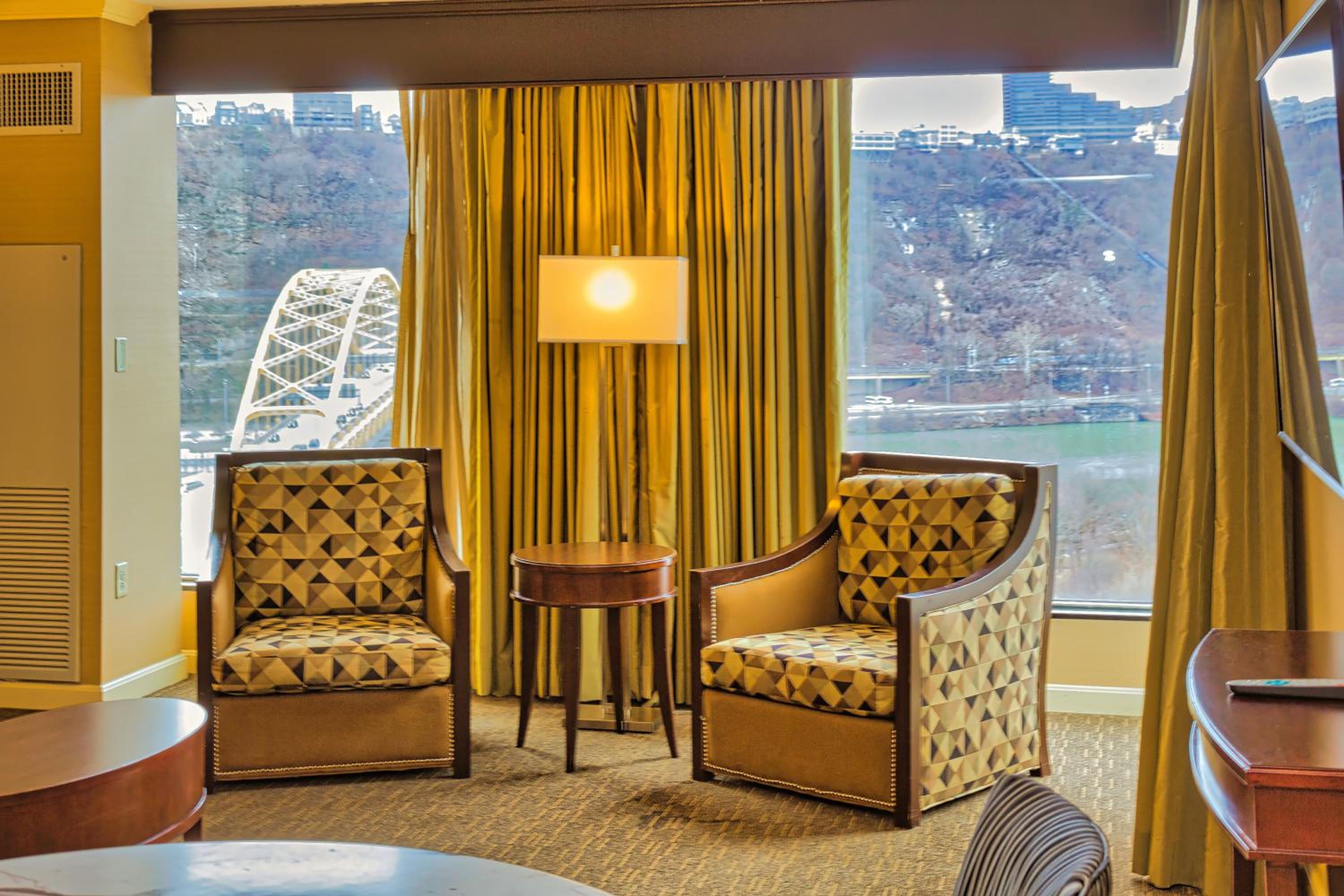 One-Bedroom King Suite - Photo 3