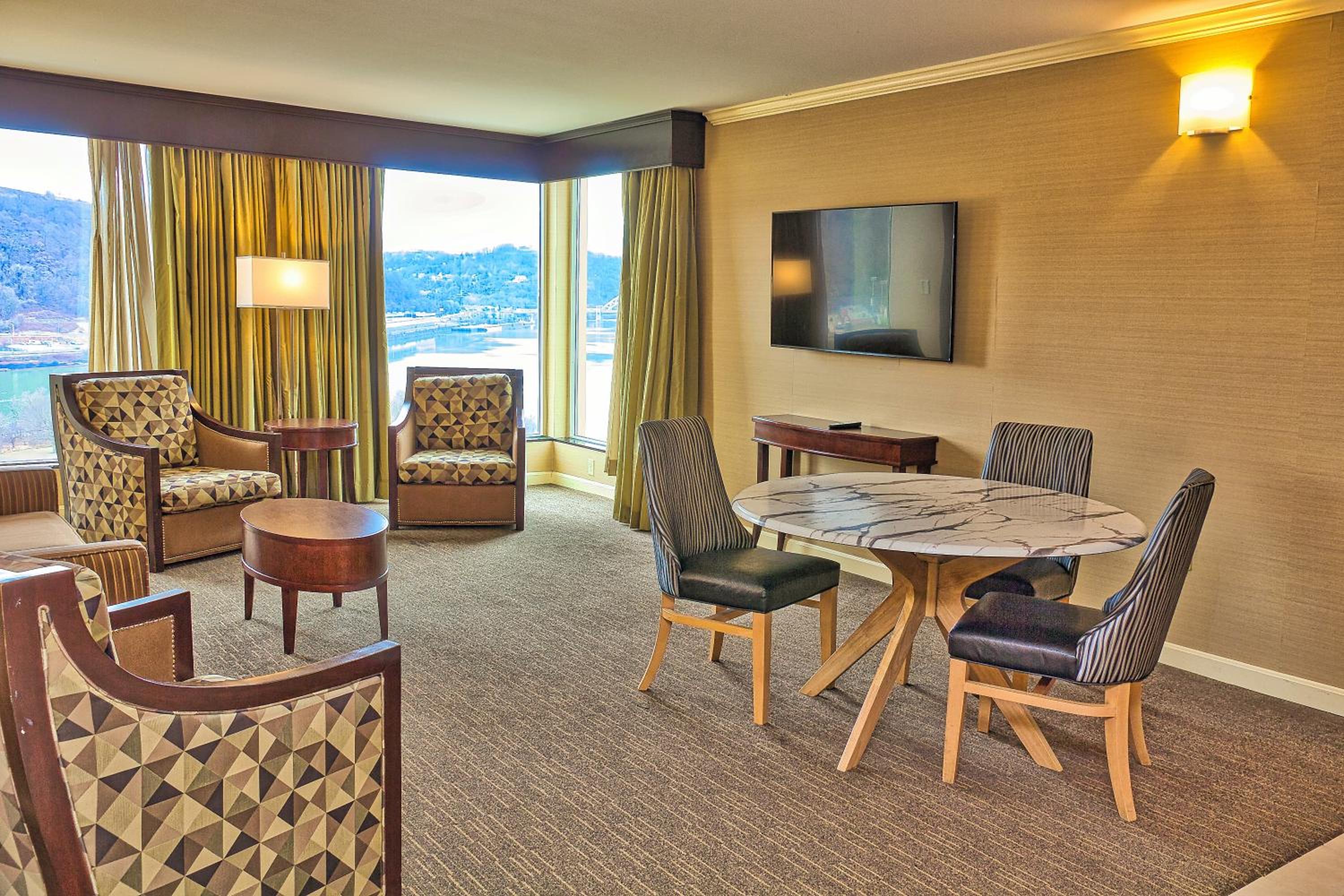One-Bedroom King Suite - Photo 2