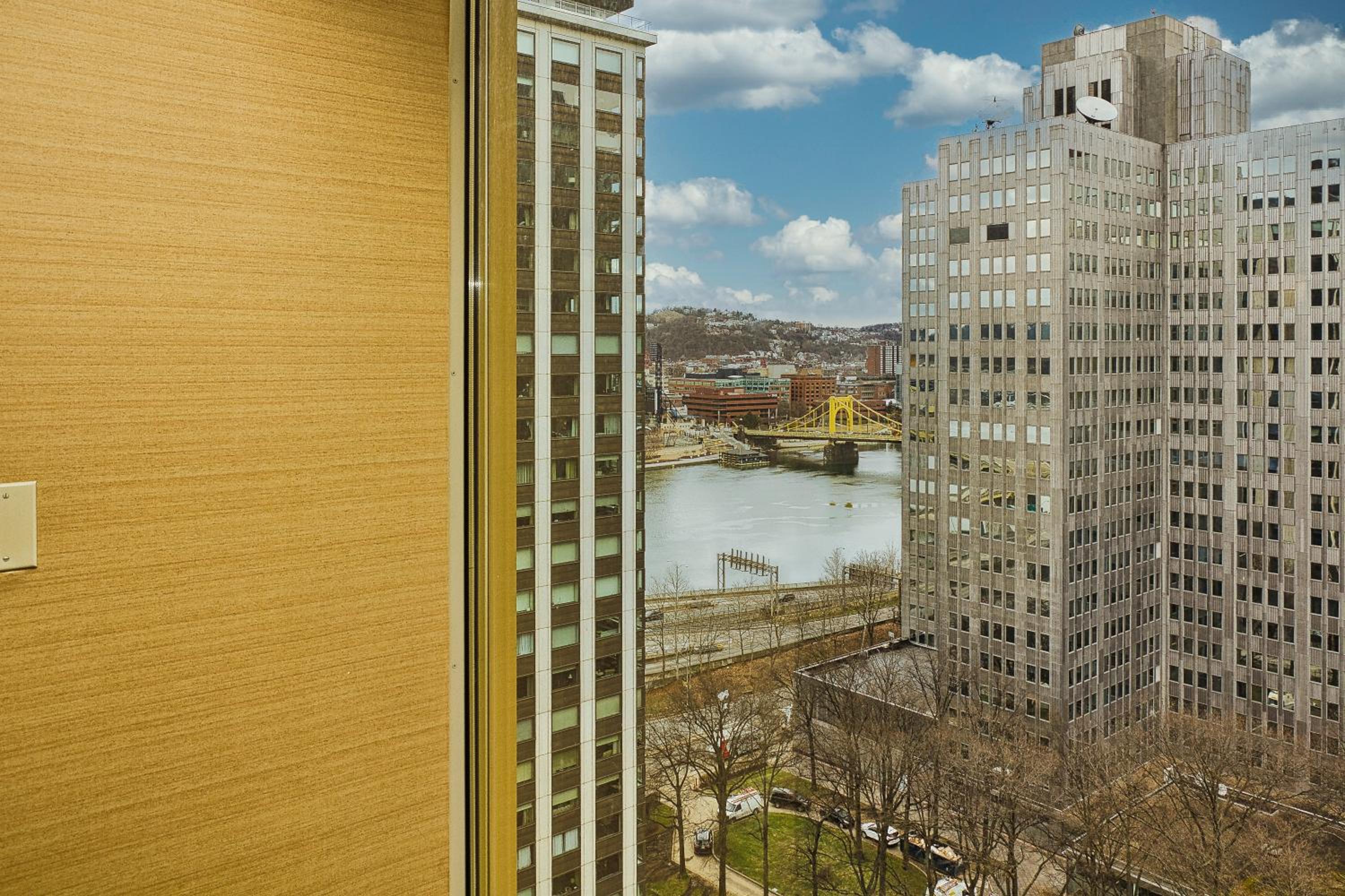 King Room with City View - Photo 9