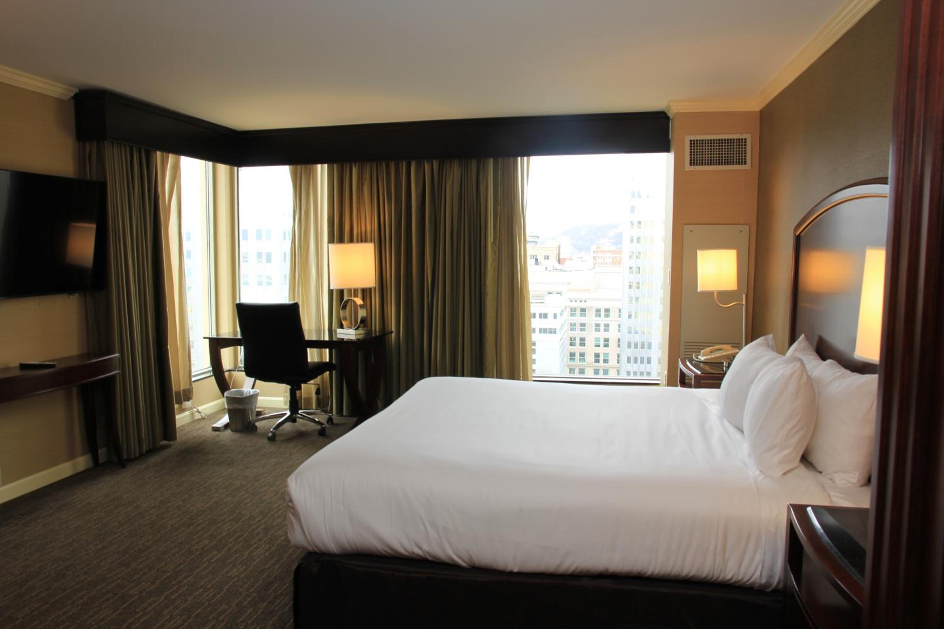 King Room with City View - Photo 12