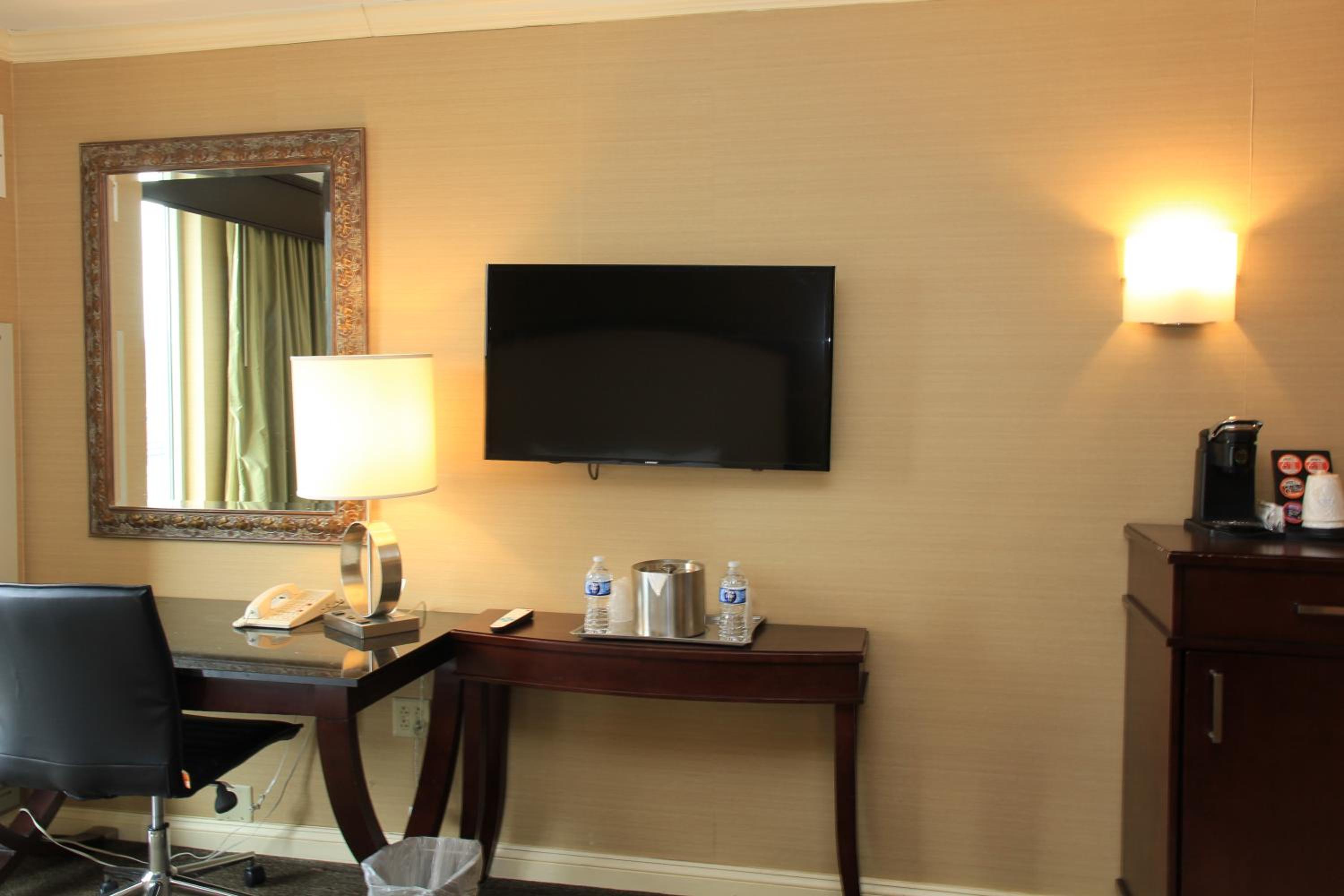 King Room with City View - Photo 2