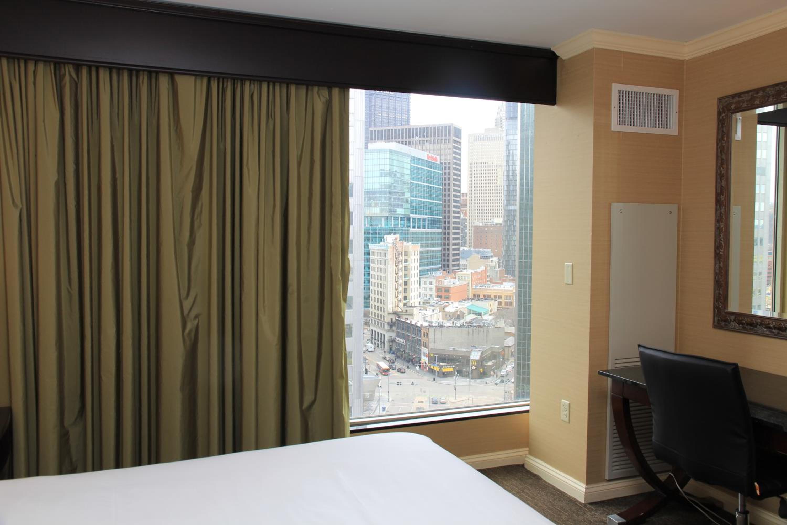 King Room with City View - Photo 5